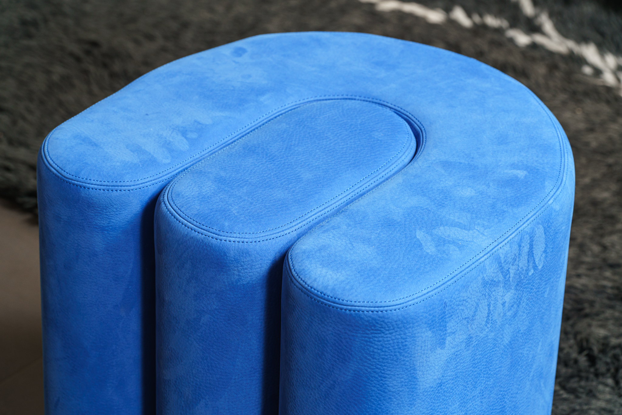Пуф Adel Electric Blue — Baxter, кожа, фото 3