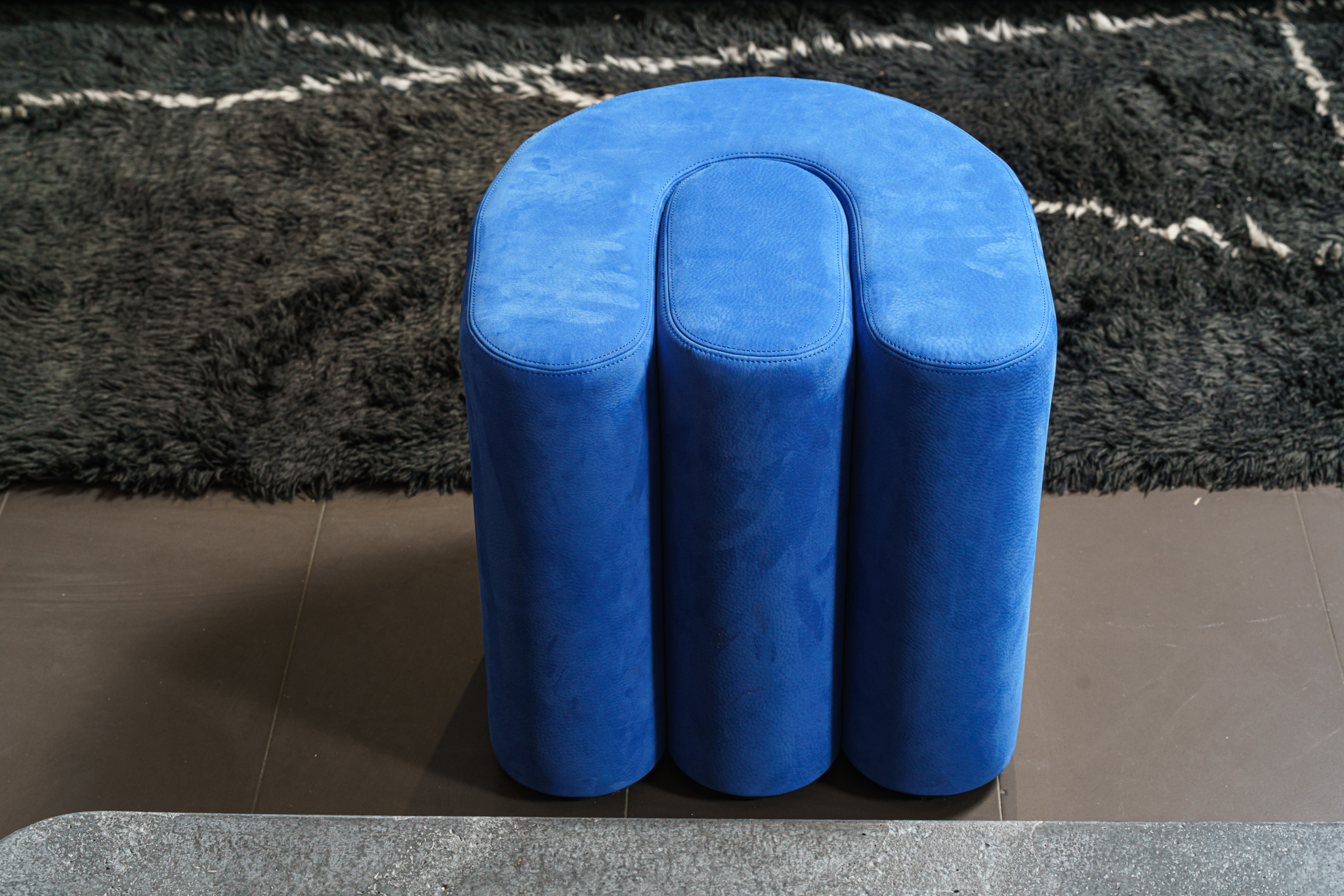Пуф Adel Electric Blue — Baxter, кожа, фото 4