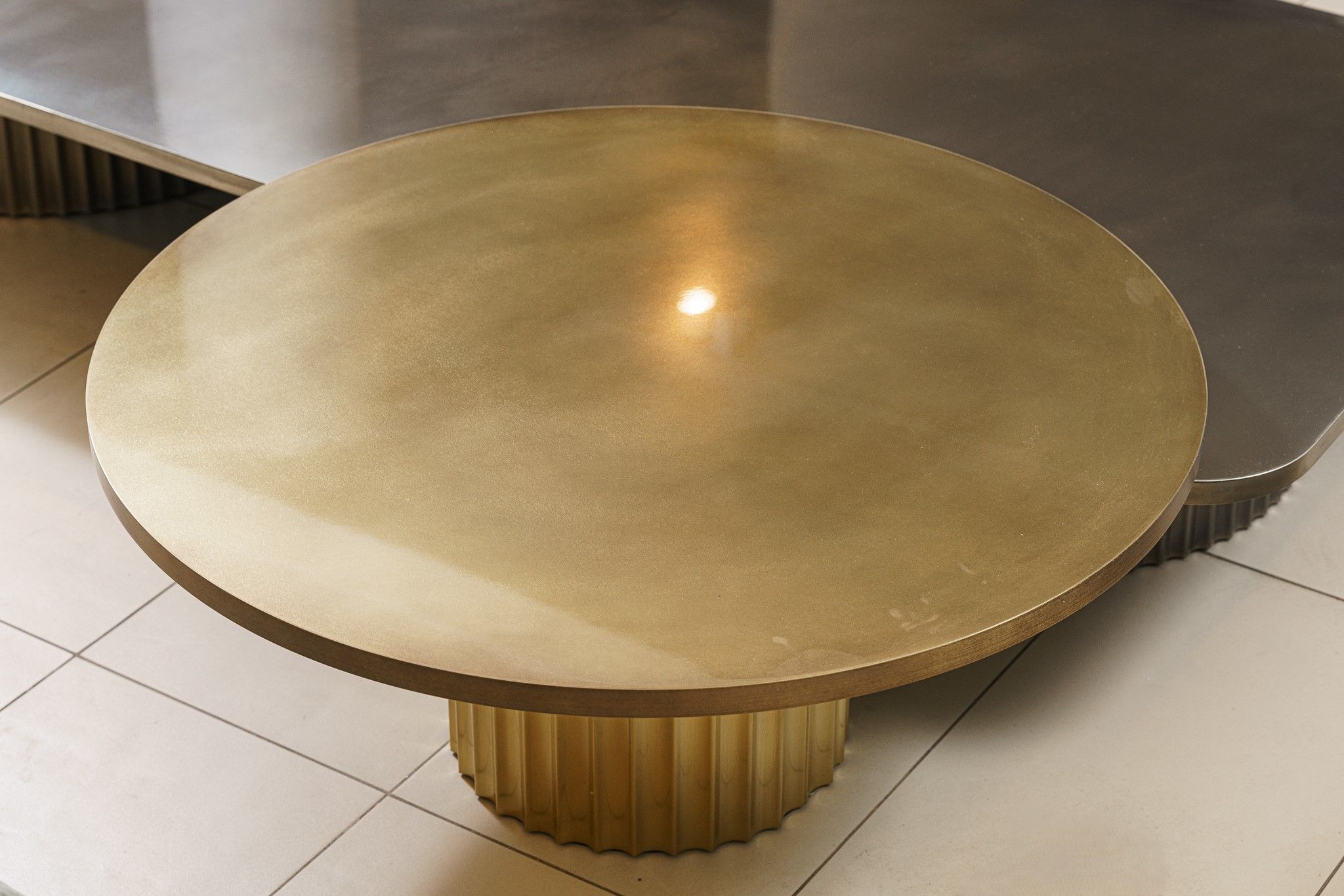Журнальный столик Allure Antiqued polished brass 75 — Baxter, фото 4