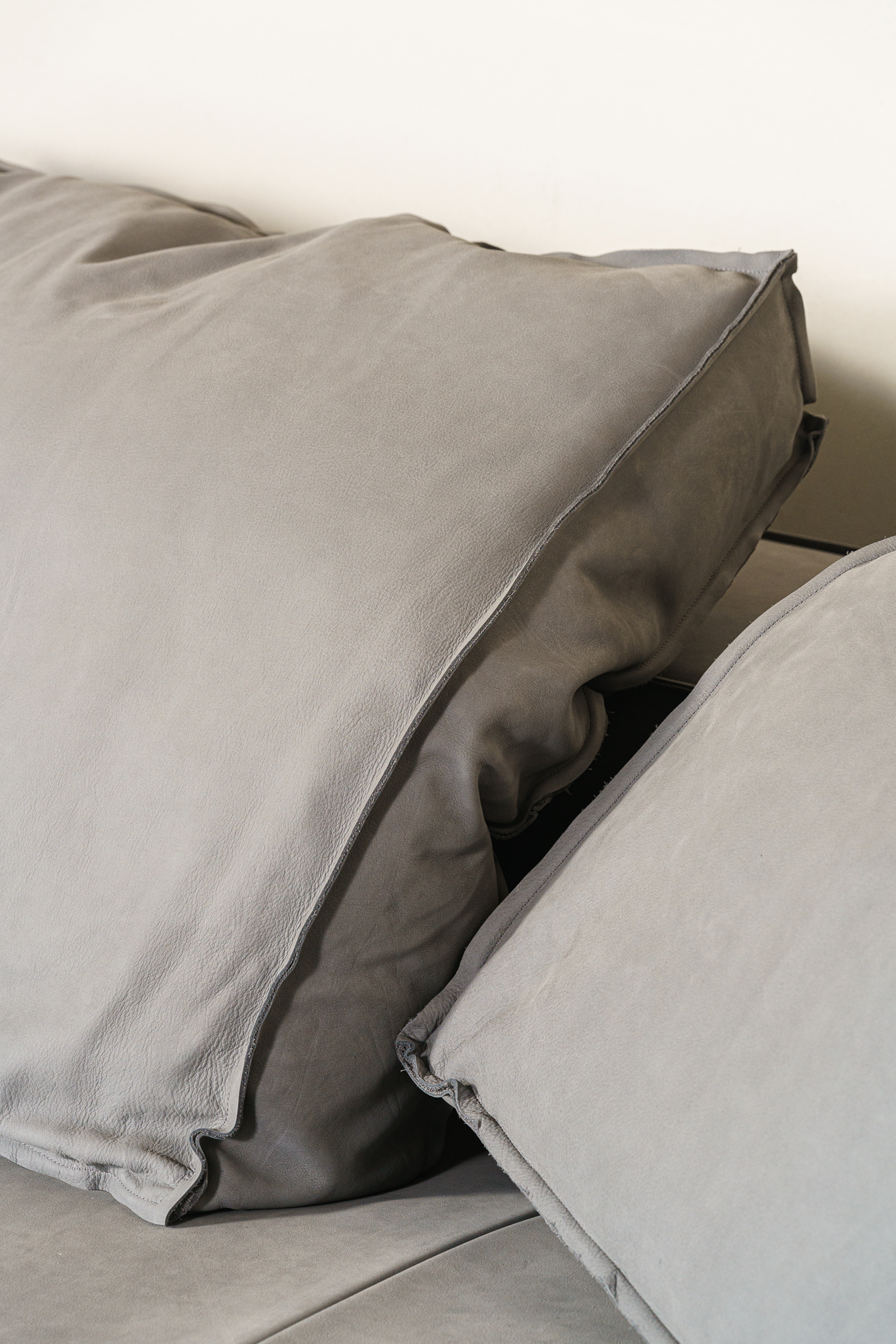 Диван Budapest Nabuck Light Grey — Baxter, нубук, фото 6