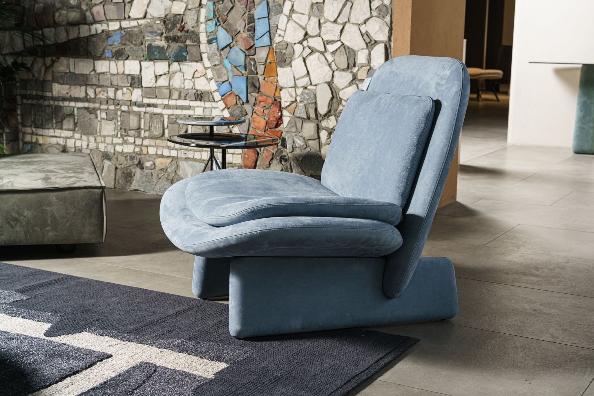 Каркас и наполнение: дерево, пенополиуретан. Современный дизайн Кресло Elli Light Blue — Baxter, дерево, фото 3