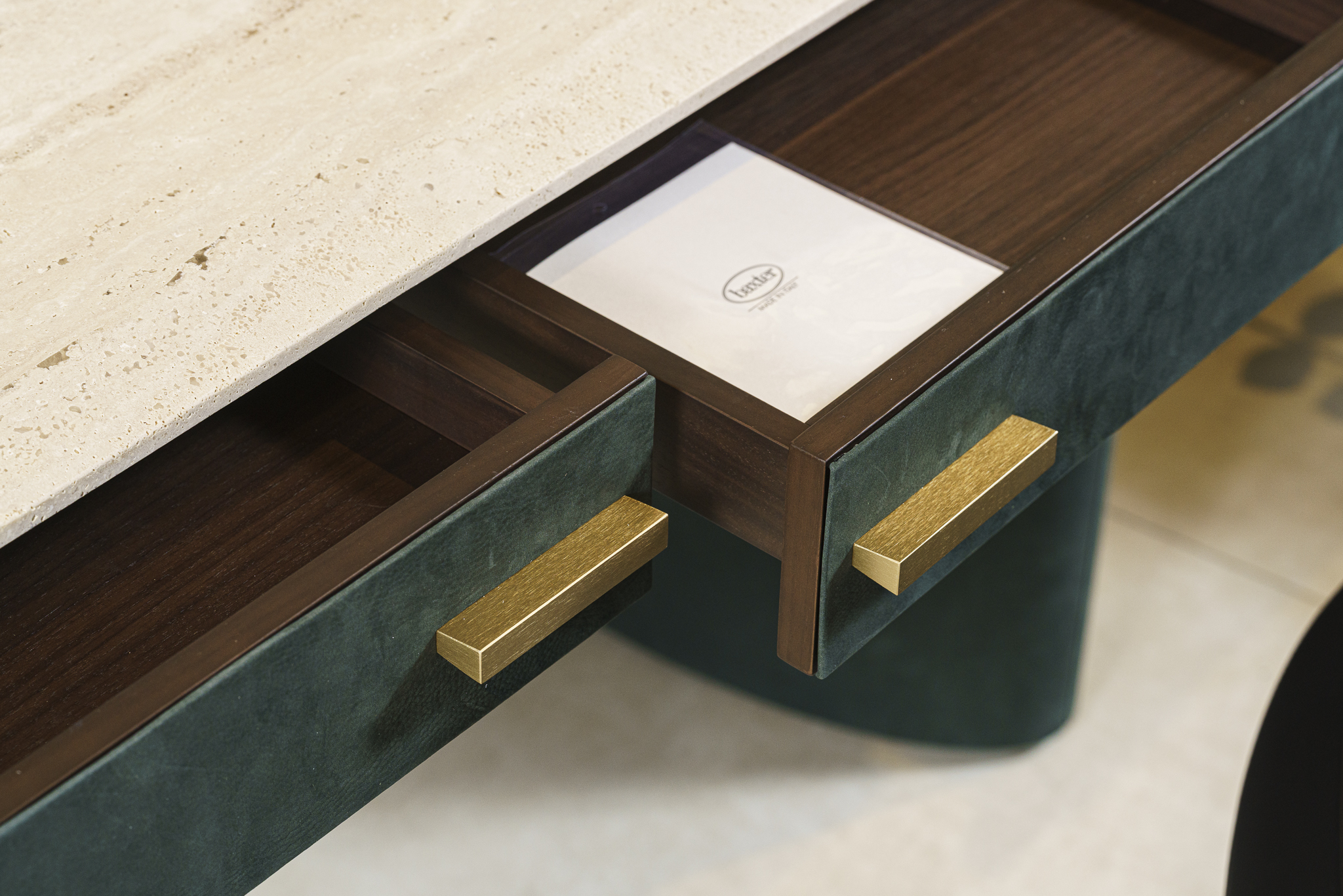 Письменный стол Ellipse Nabuck Wood/satin brass — Baxter, кожа, фото 6