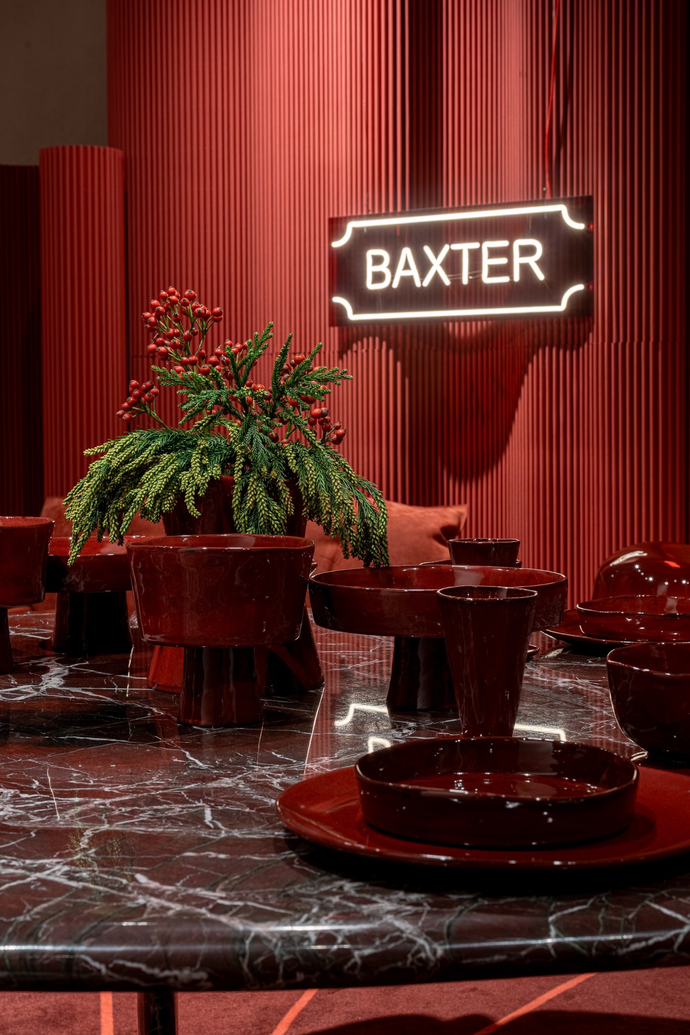 Стол Isamu Marmo Rosso Lepanto Lucido — Baxter, металл
