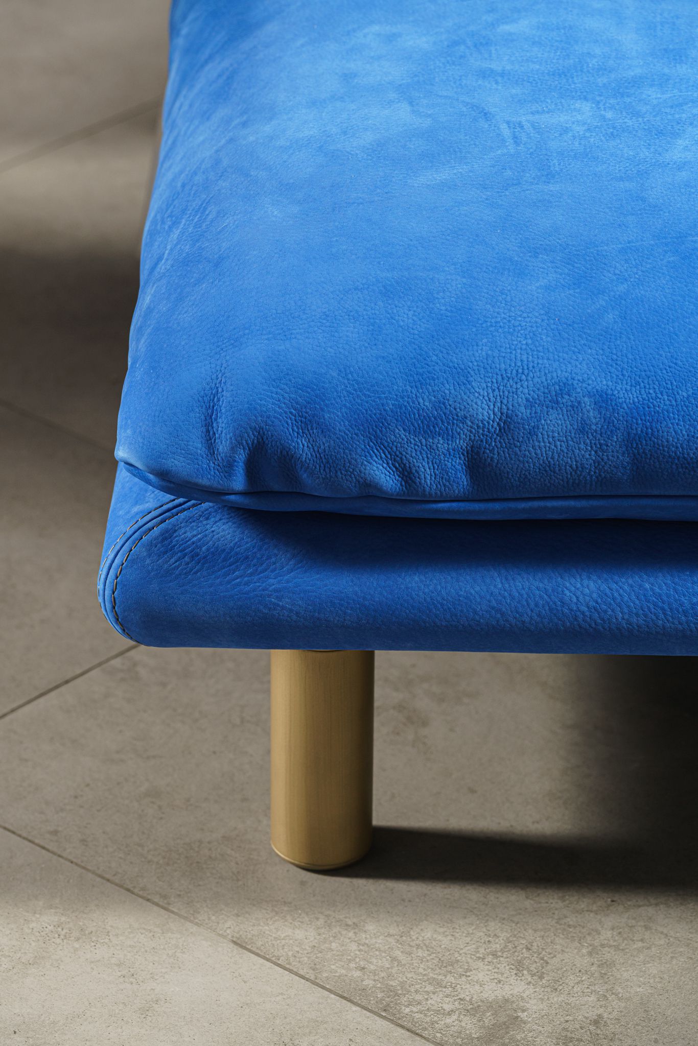 Пуф Jo Electric Blue — Baxter, кожа