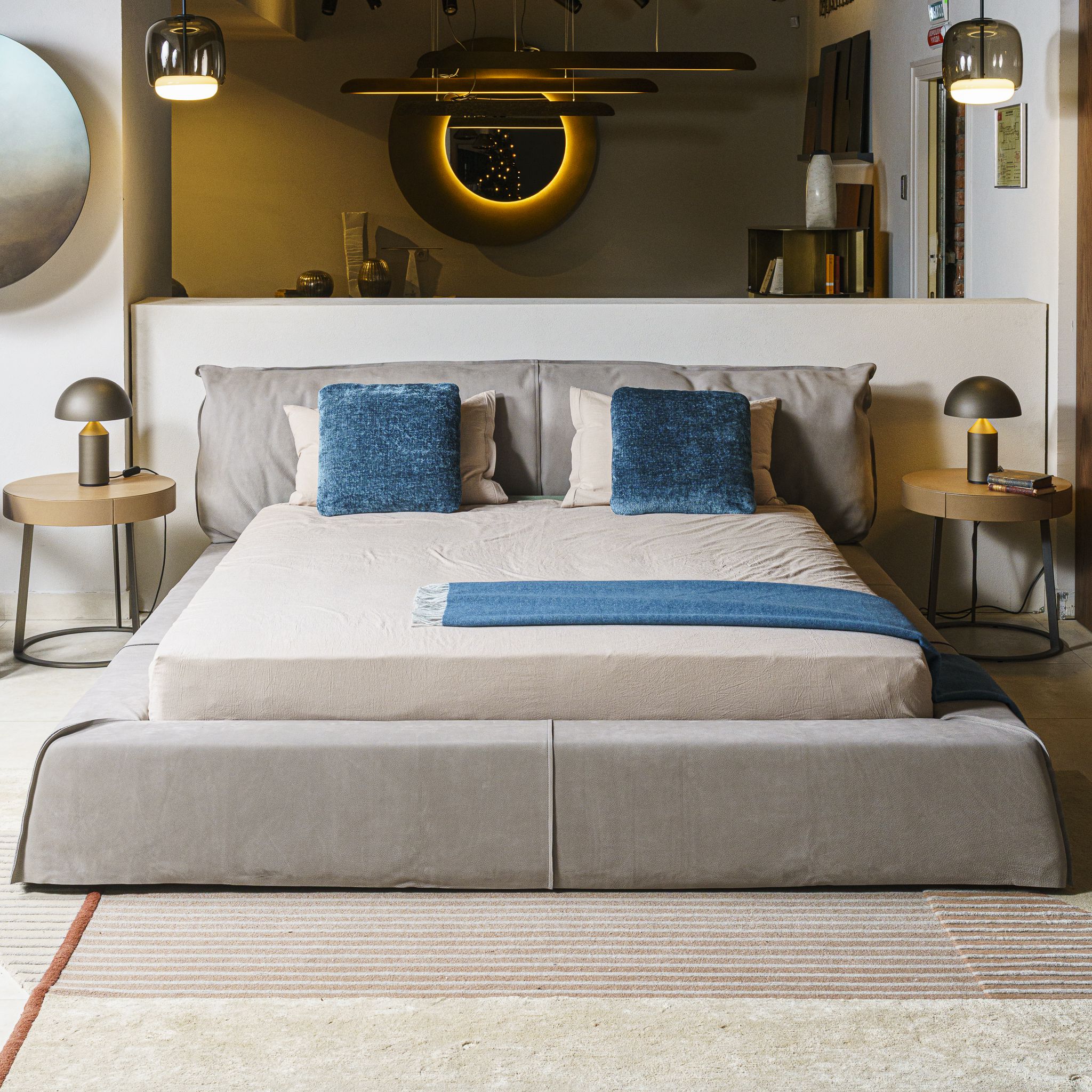 Кровать Paris nabuck light grey — Baxter, нубук, фото 3