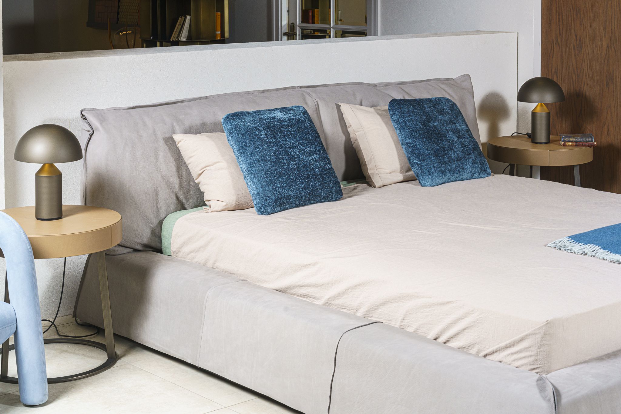 Кровать Paris nabuck light grey — Baxter, нубук, фото 6