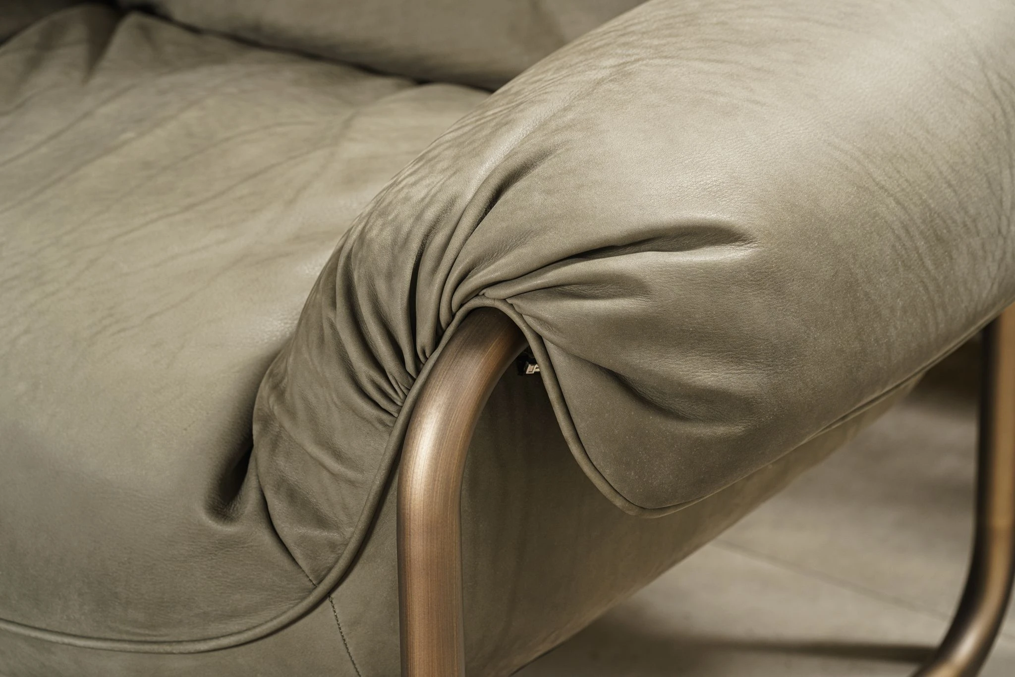Кресло So Good Plume Mat Leather — Baxter, металл, фото 6