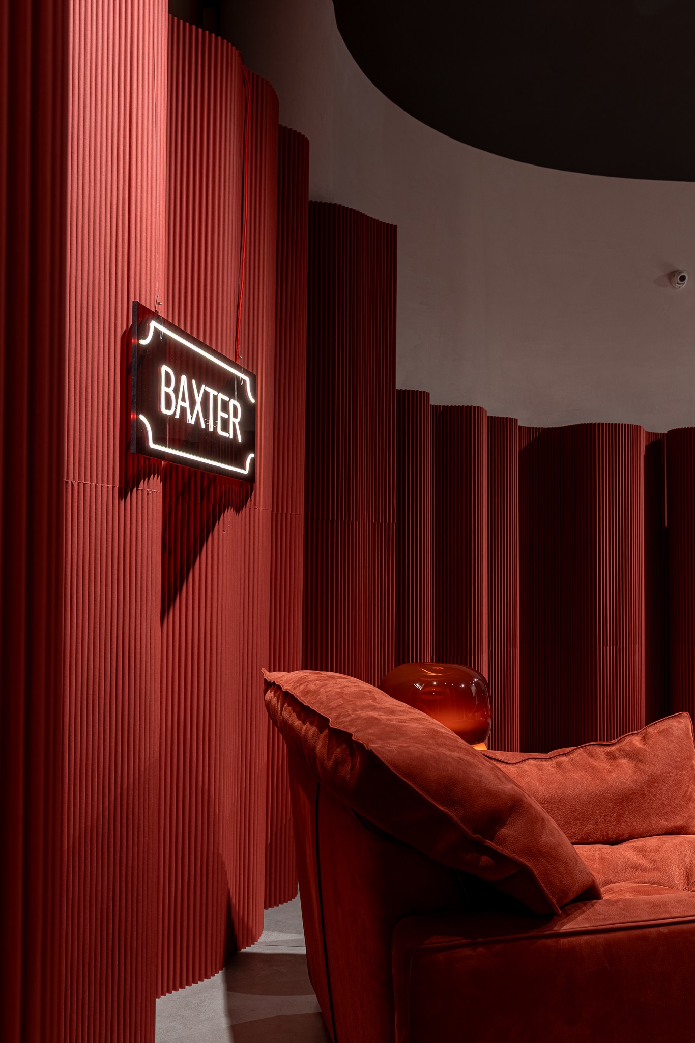 Кресло Sorrento Nabuck Rhubarb — Baxter, нубук