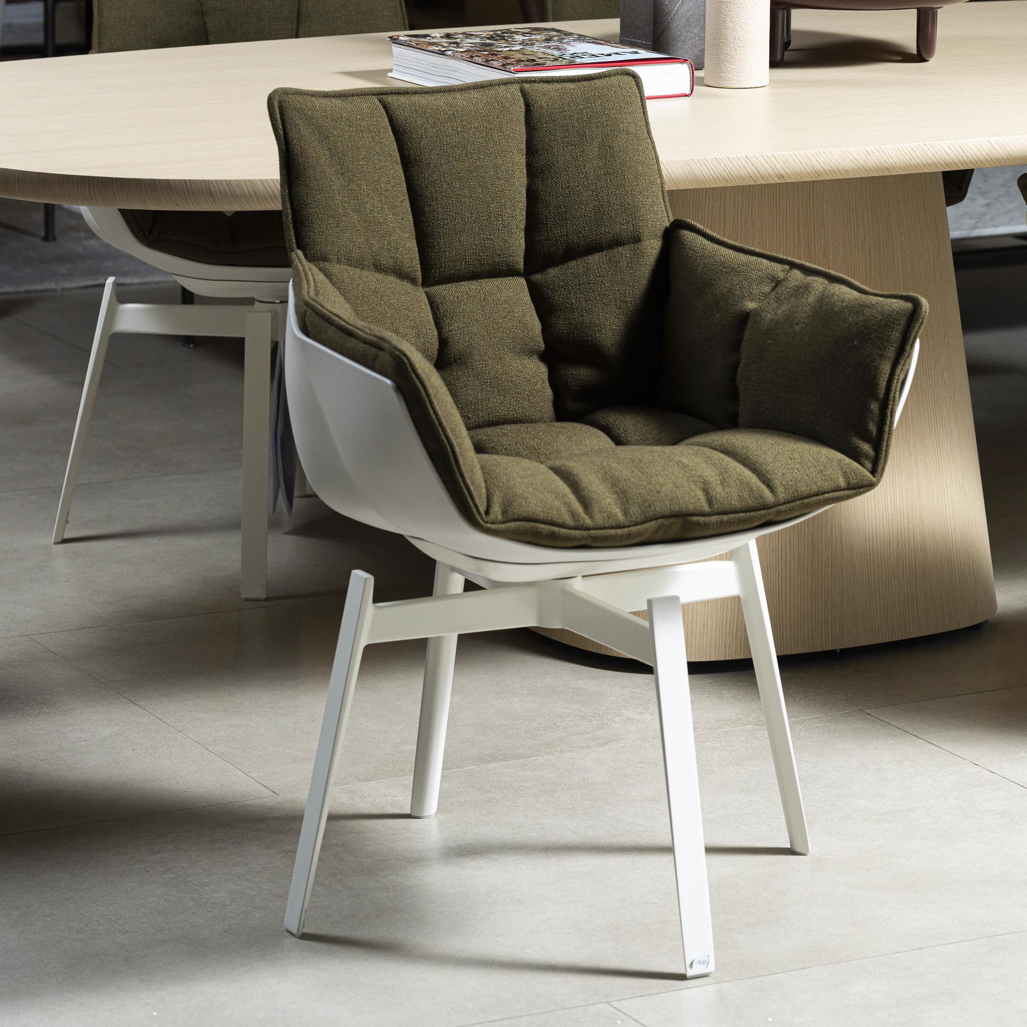 Стул Husk Sarabi 435/White — B&B Italia, кожа