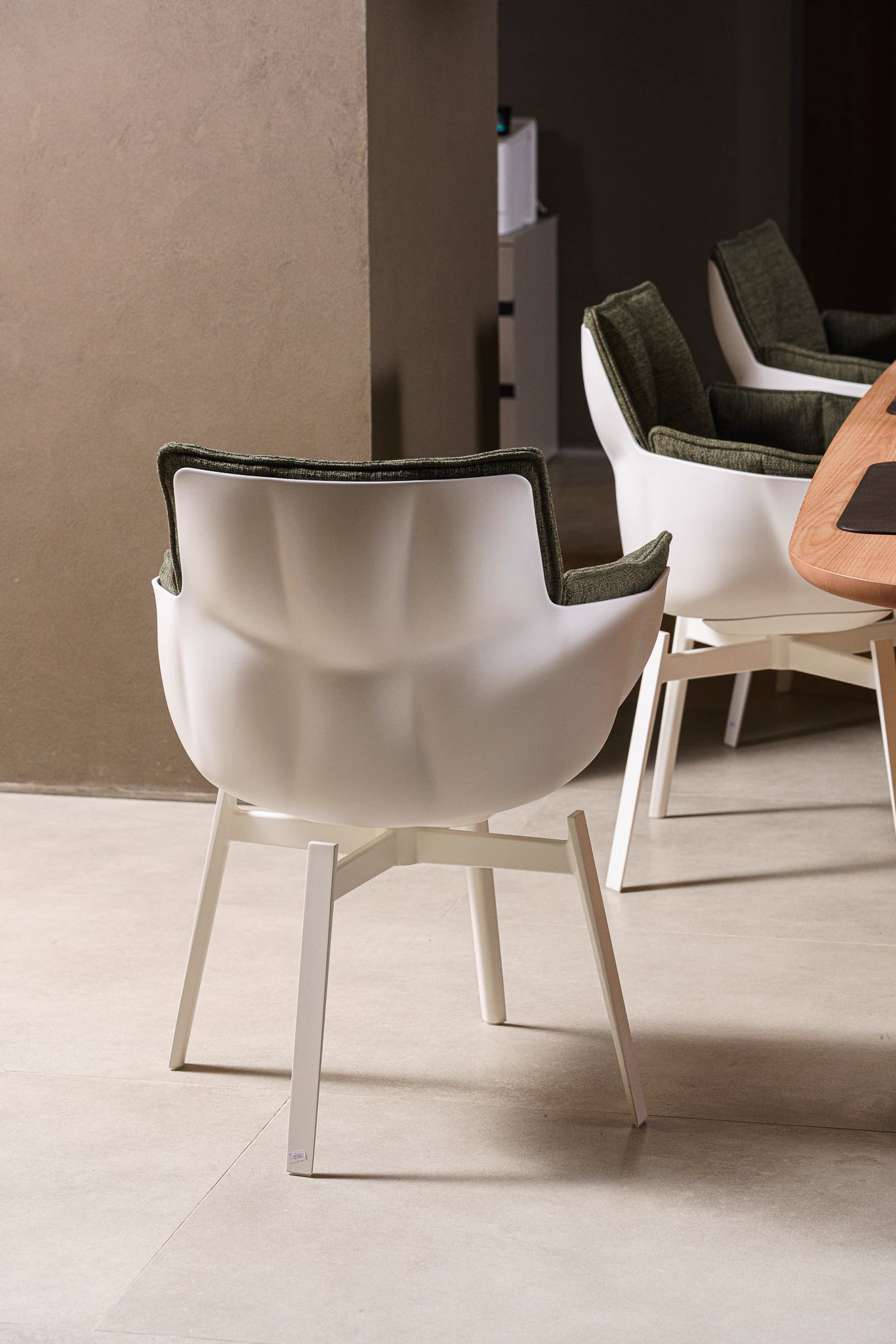 Стул Husk Verde Oliva — B&B Italia, кожа, фото 6