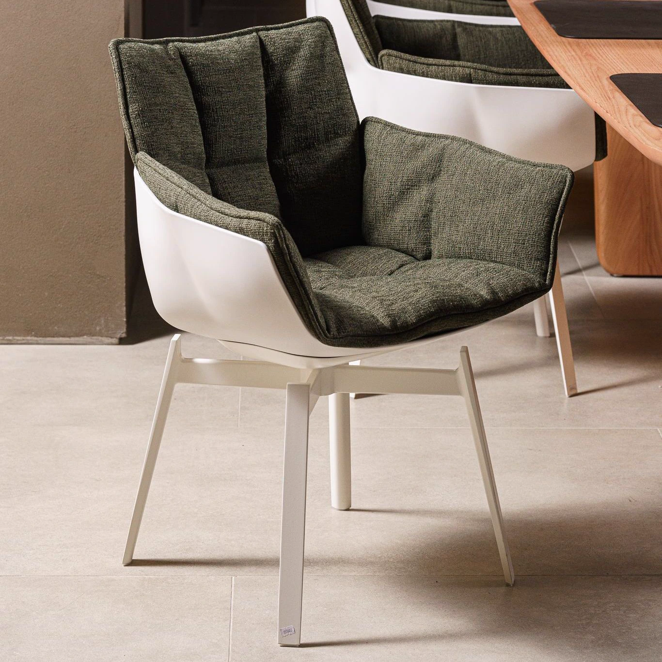 Стул Husk Verde Oliva — B&B Italia, кожа