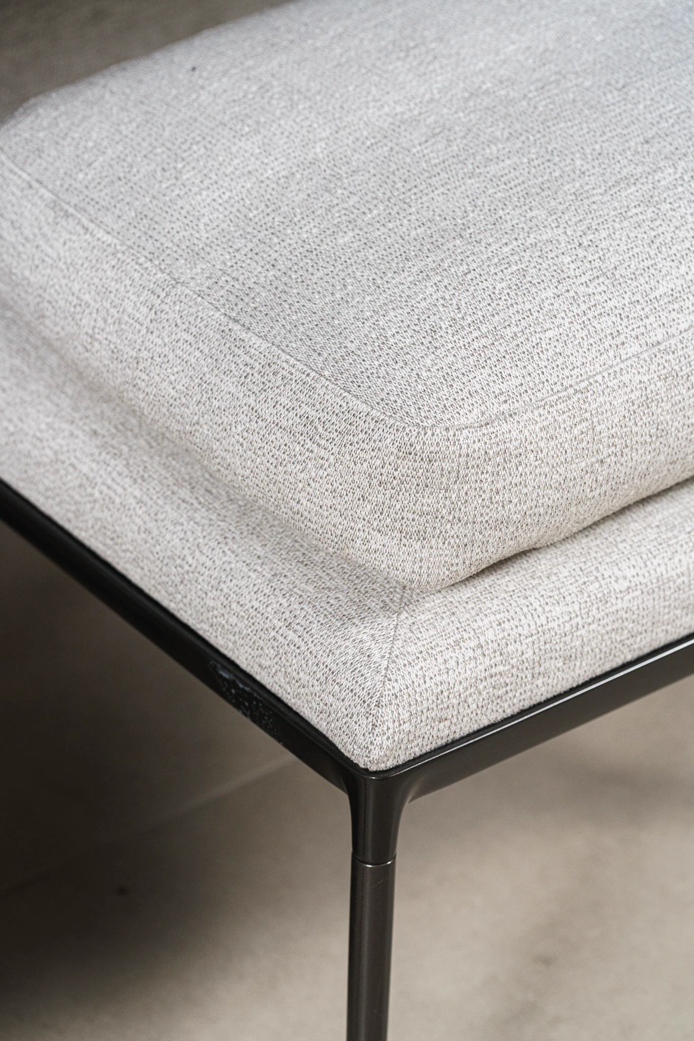 Пуф Mirto Indoor Sara grigio melange — B&B Italia, кожа, фото 3