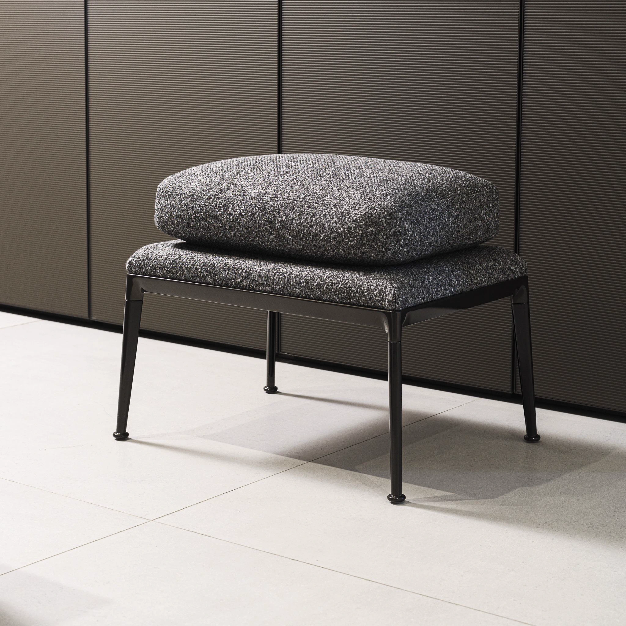 Пуф Mirto Indoor — B&B Italia, кожа