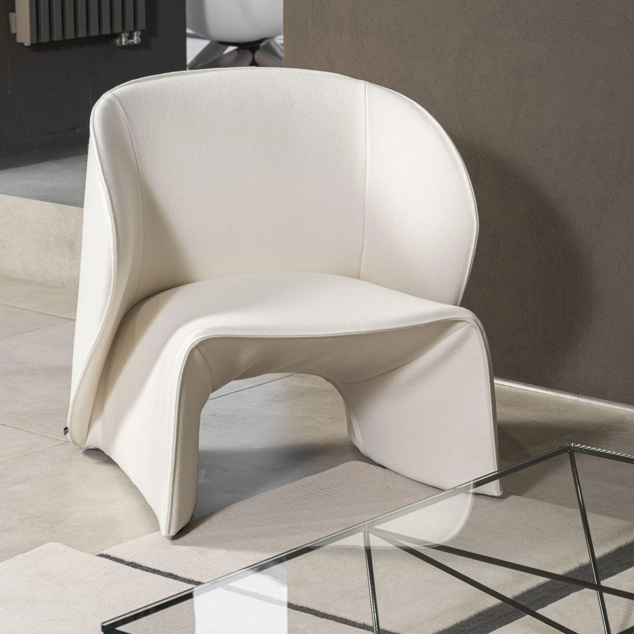 Кресло Narinari mara white — B&B Italia