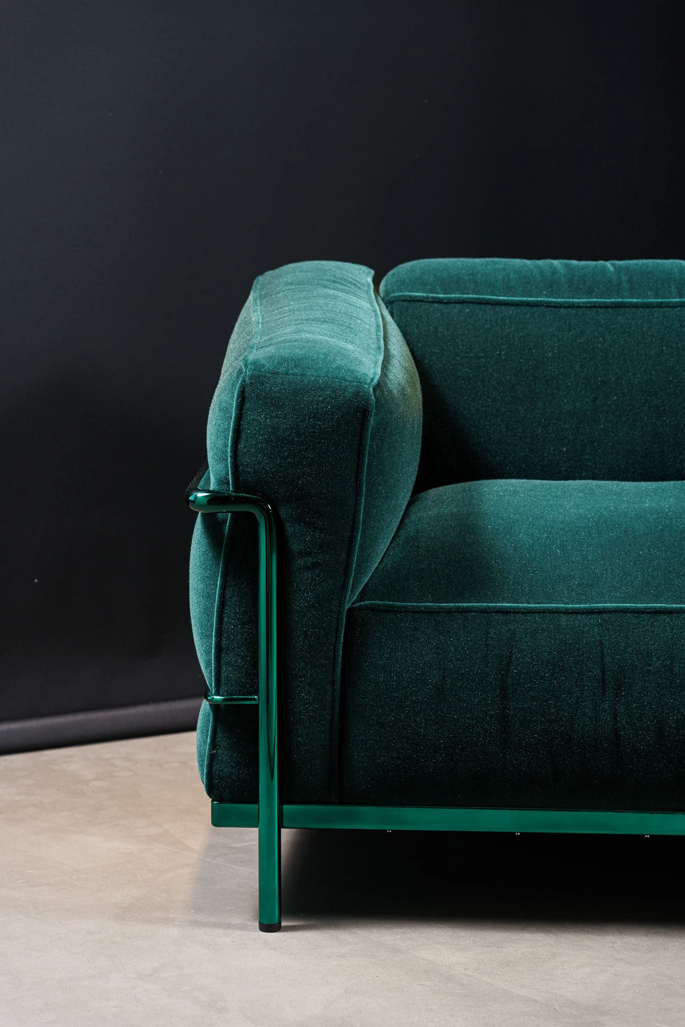 Кресло 2 Fauteuil Grand Confort, Petit Modele, Durable, 60 — Cassina, бархат, фото 3