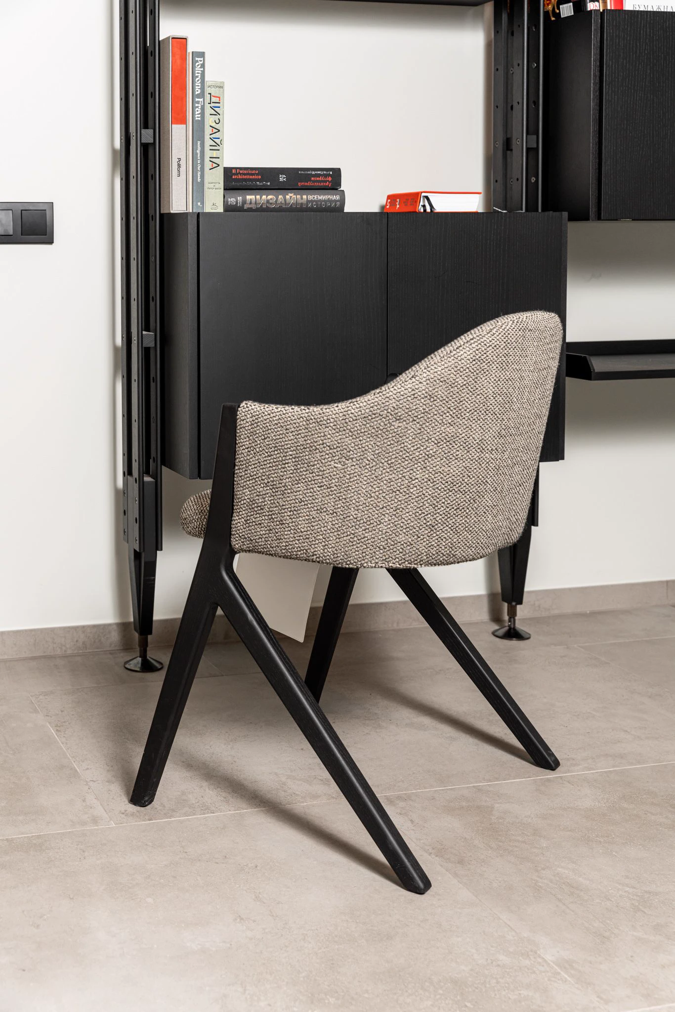 Стул 397 M10 — Cassina, кожа, фото 2