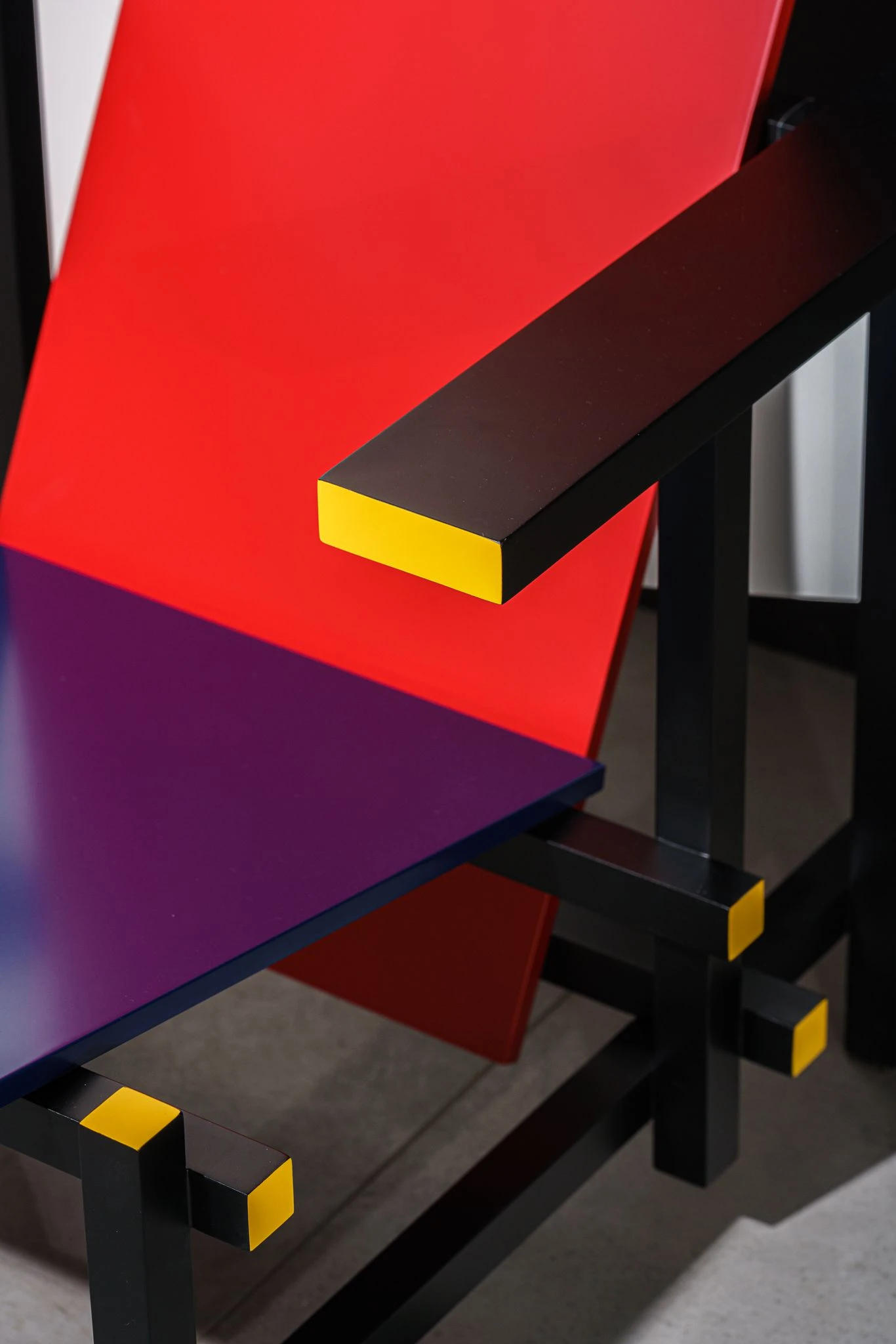 Каркас и наполнение: массив дерева. Современный дизайн Кресло 635 Red and Blue — Cassina, массив дерева, фото 6