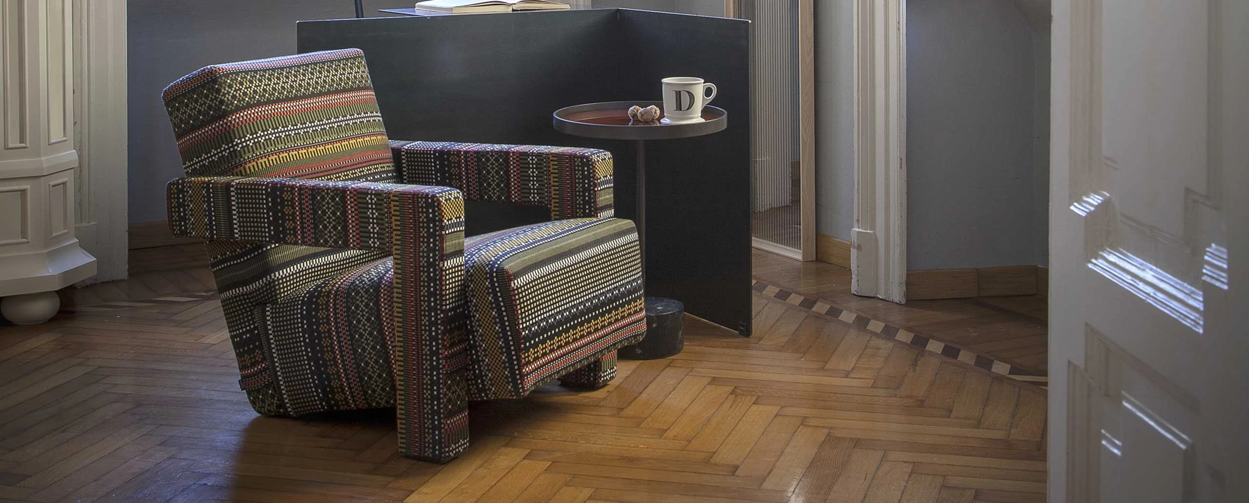 Каркас и наполнение: массив дерева. Современный дизайн Кресло 637 Utrecht Point Limited Edition — Cassina, кожа, фото 5