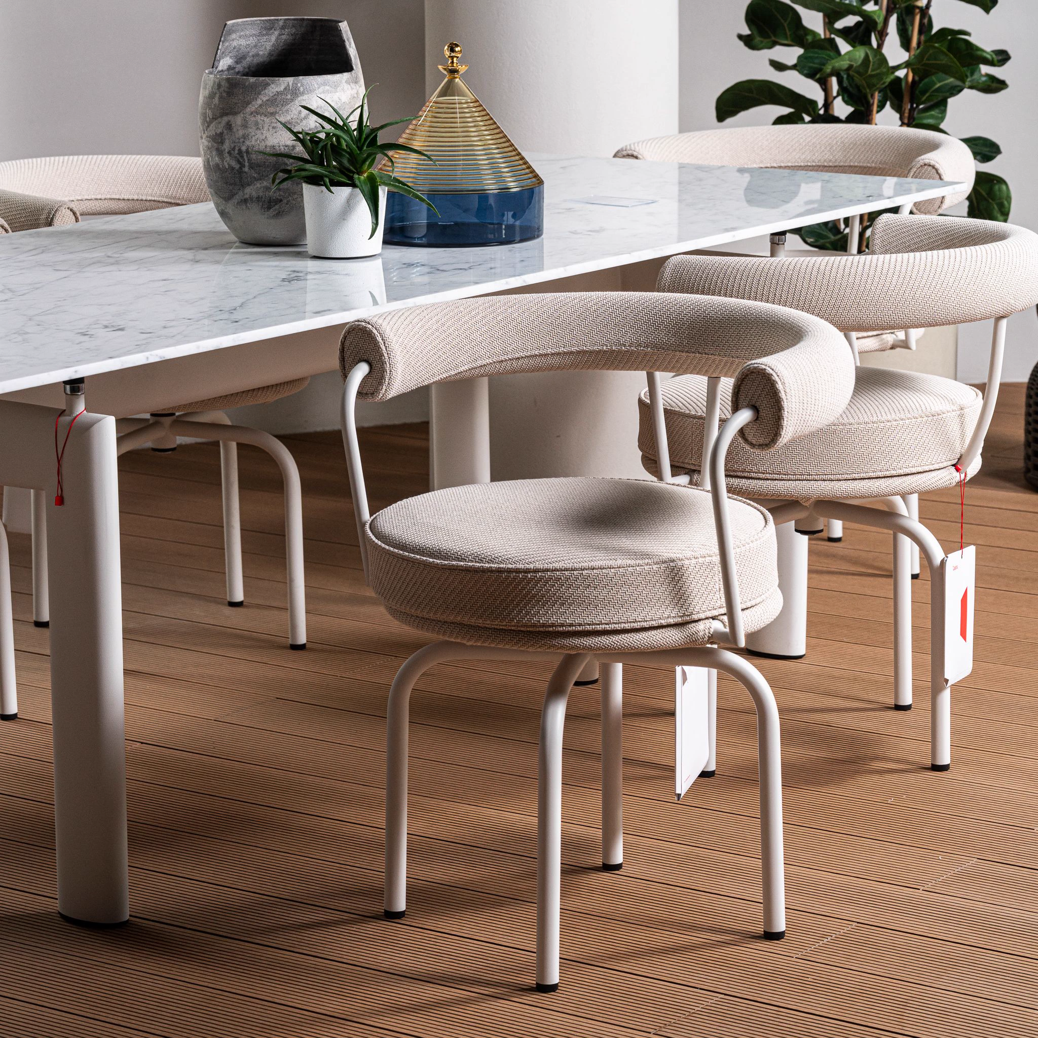 Уличный стул с чехлом 7 Fauteuil Tournant, Durable — Cassina, кожа, фото 2