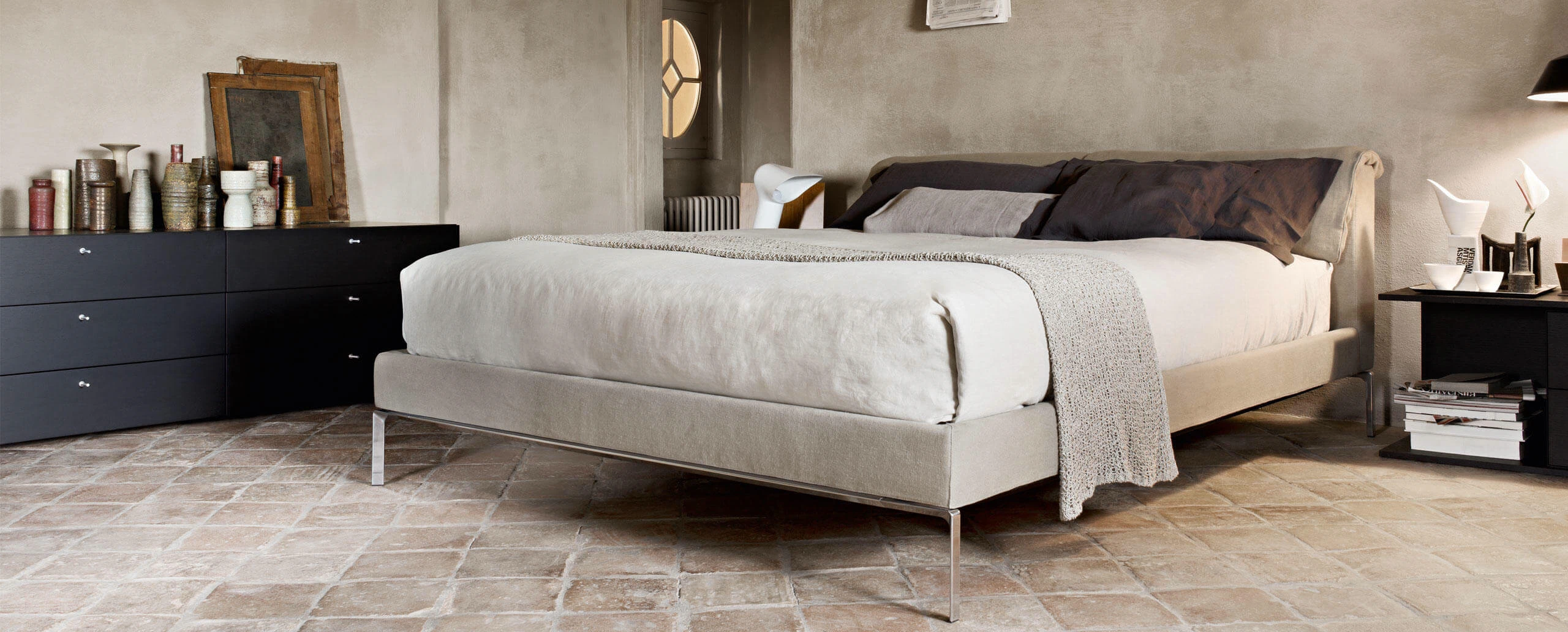 Кровать в стиле минимализм L32 Moov — Cassina, кожа, фото 3