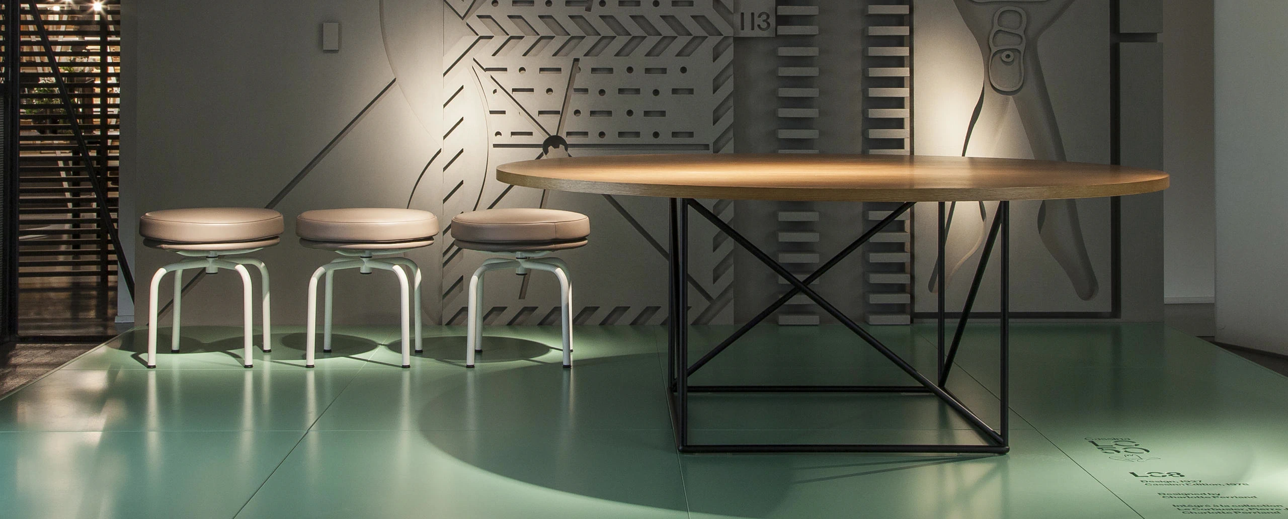 Стол LC15 — Cassina, массив дерева, фото 2