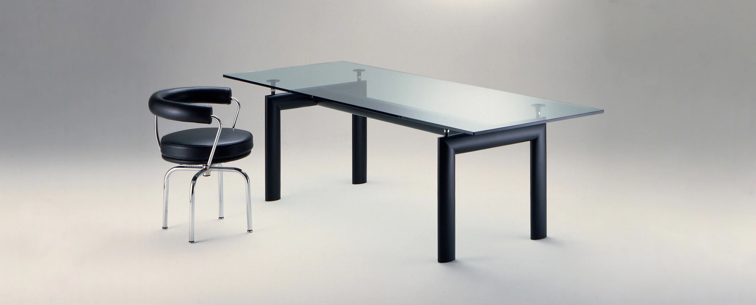 Каркас и наполнение: металл. Современный дизайн Стул LC7 — Cassina, кожа, фото 3