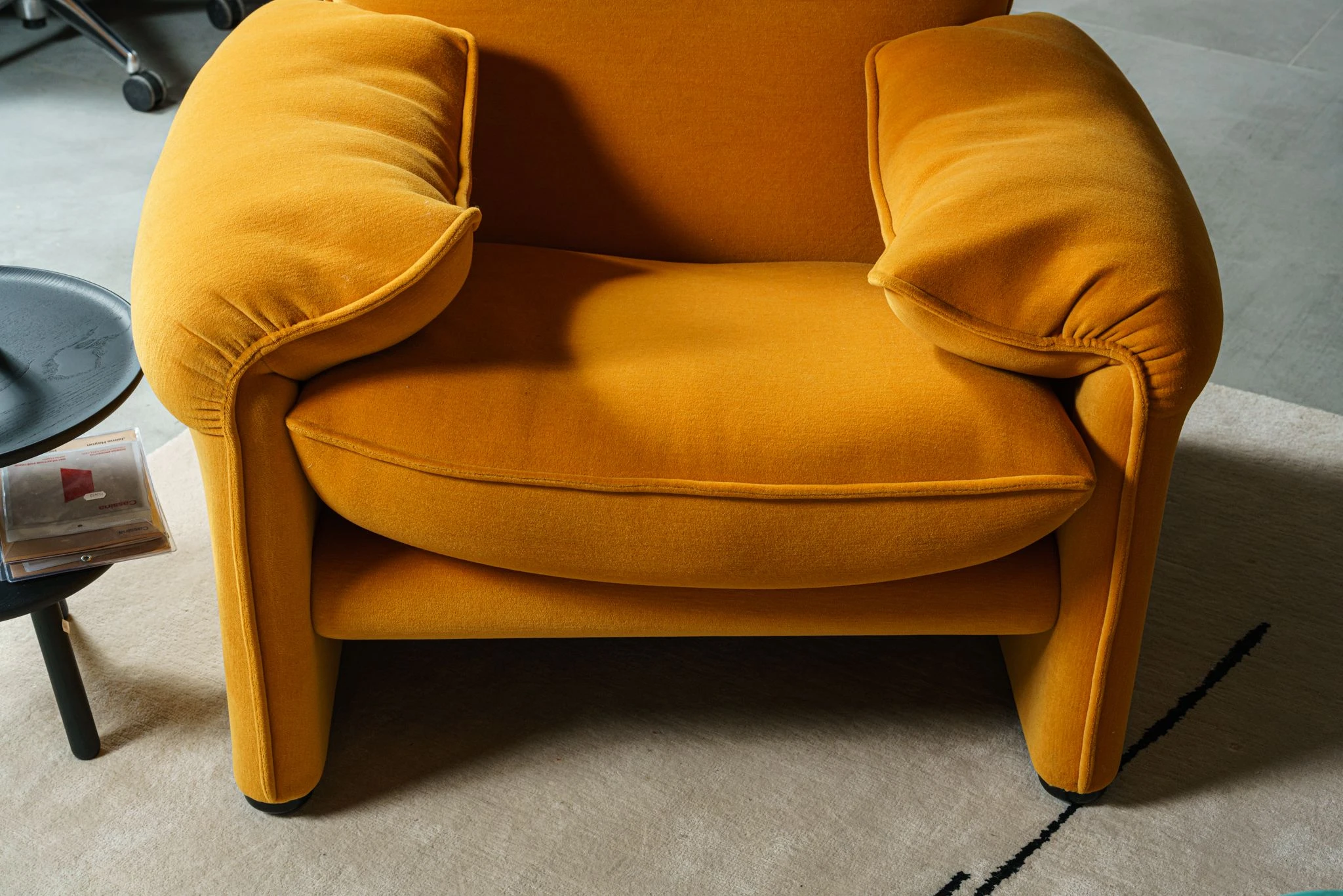 Современный дизайн Кресло Maralunga 40 Maxi Canarino — Cassina, кожа, фото 6