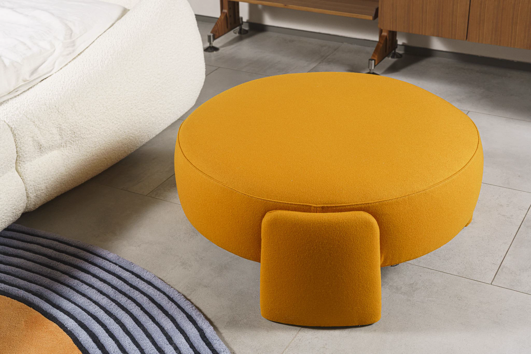 Банкетка Ruuna Pouf round Zafferan — Cassina, ткань, фото 4