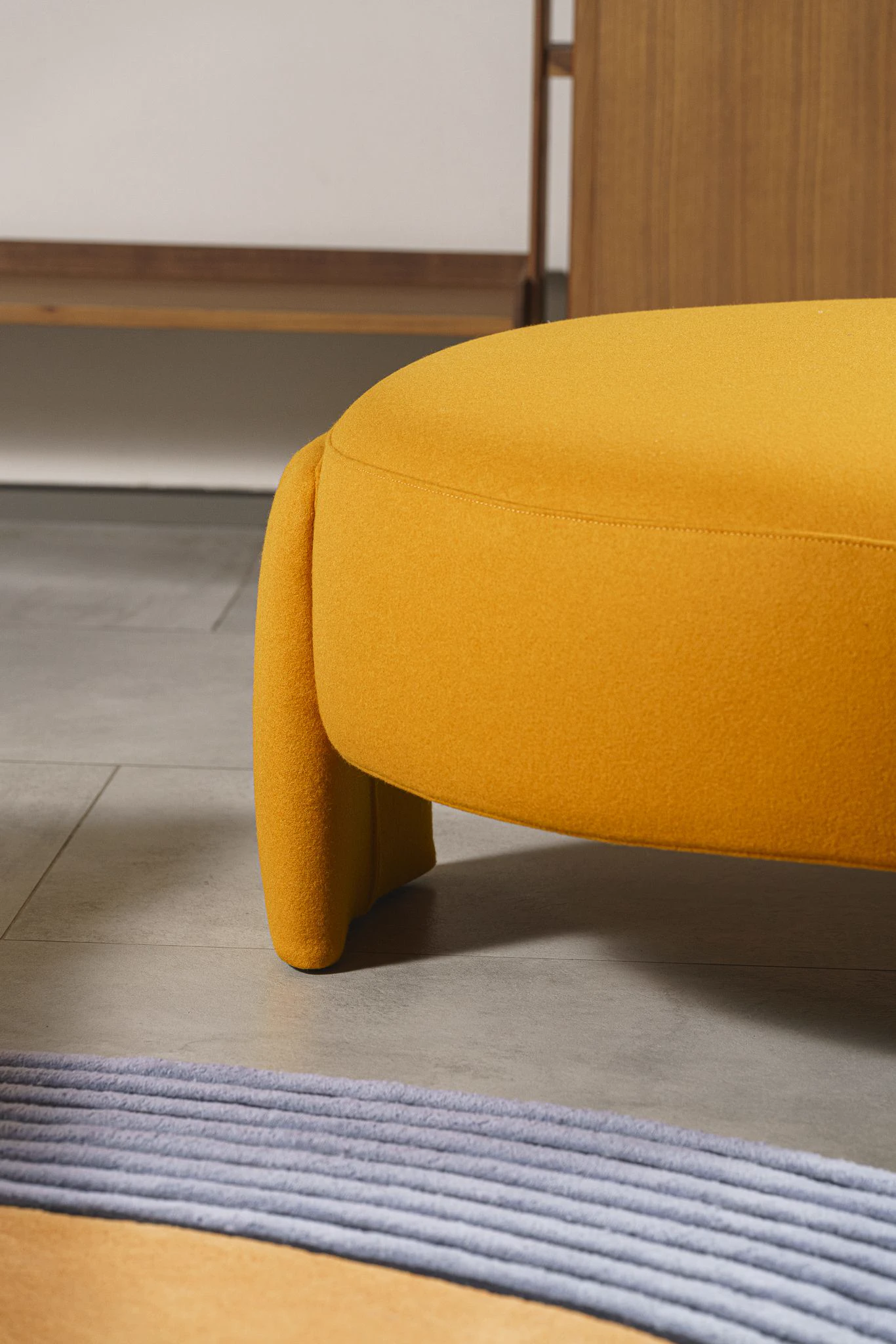 Банкетка Ruuna Pouf round Zafferan — Cassina, ткань, фото 6