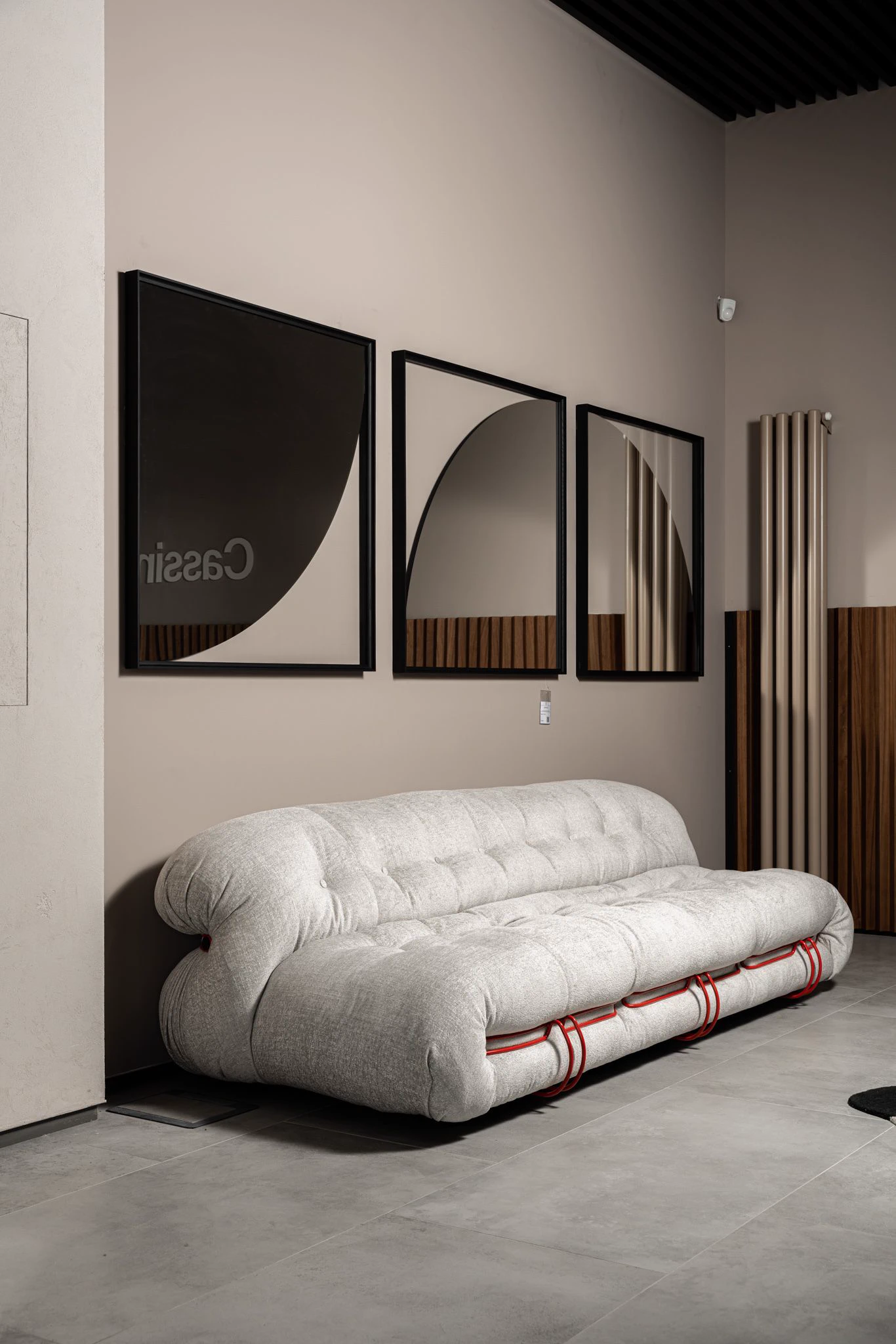 Каркас и наполнение: металл. Стиль ар-деко Диван Soriana 250 — Cassina, металл, фото 2