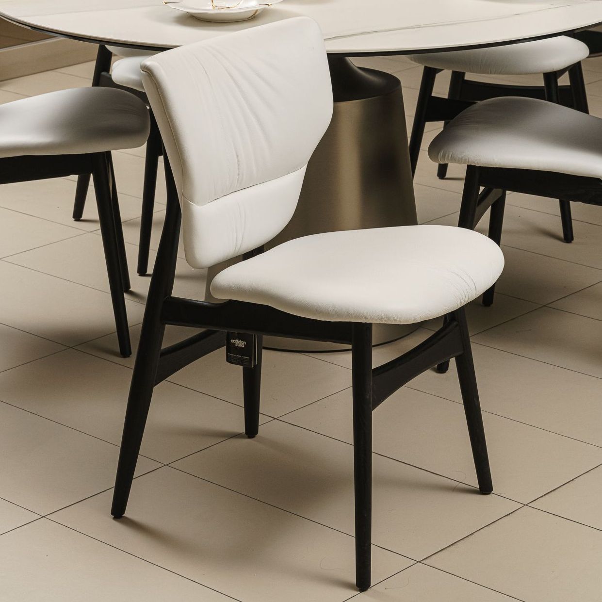 Стул Dumbo Bianco and Frassino nero — Cattelan Italia, кожа, фото 2