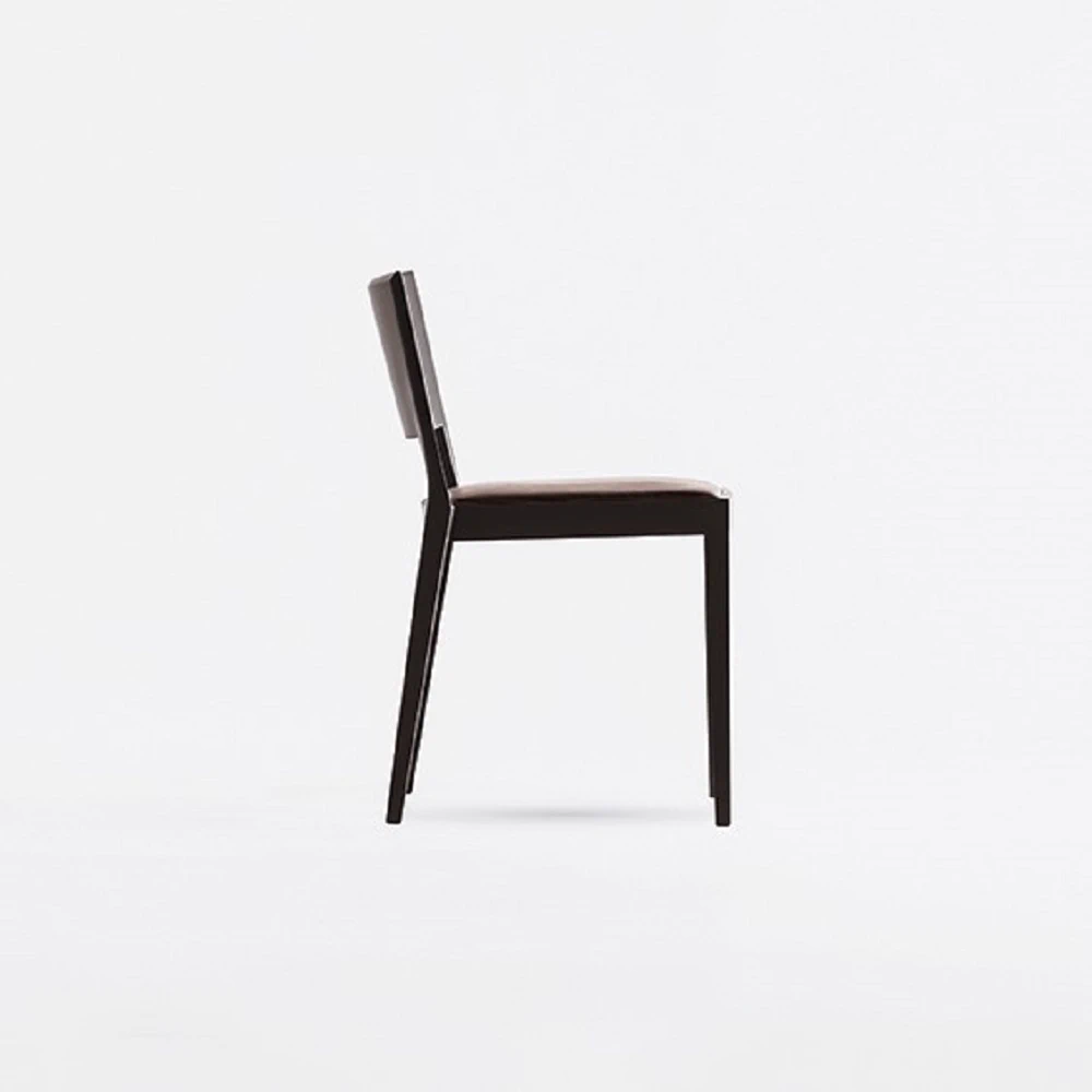 Каркас и наполнение: дерево. Современный дизайн Стул A Chair In The Forest — De Padova, кожа