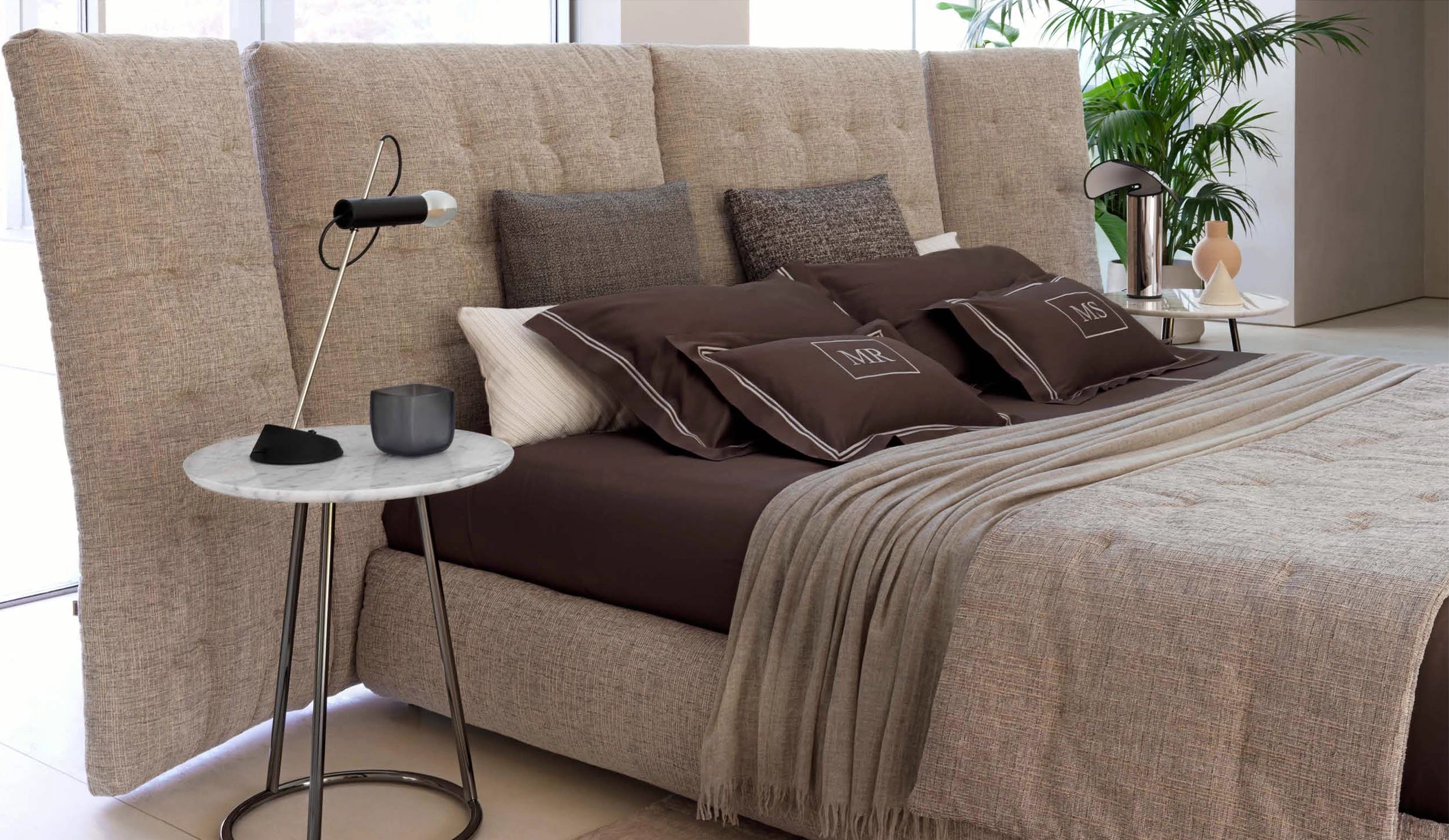 Дизайнерская кровать Angle Monsieur 399 — Flou, ткань