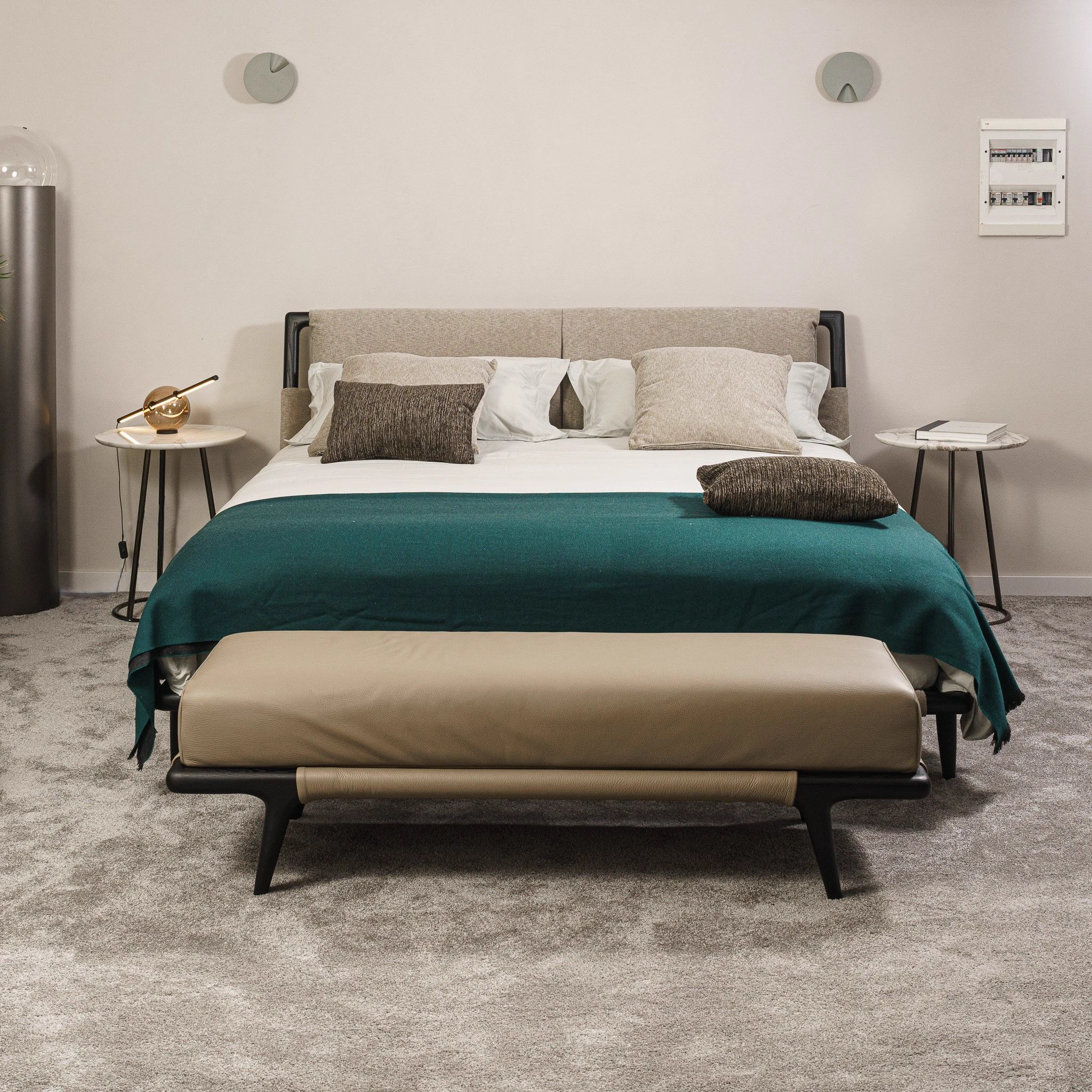 Кровать Gaudi Black / 781 Mason — Flou, текстиль