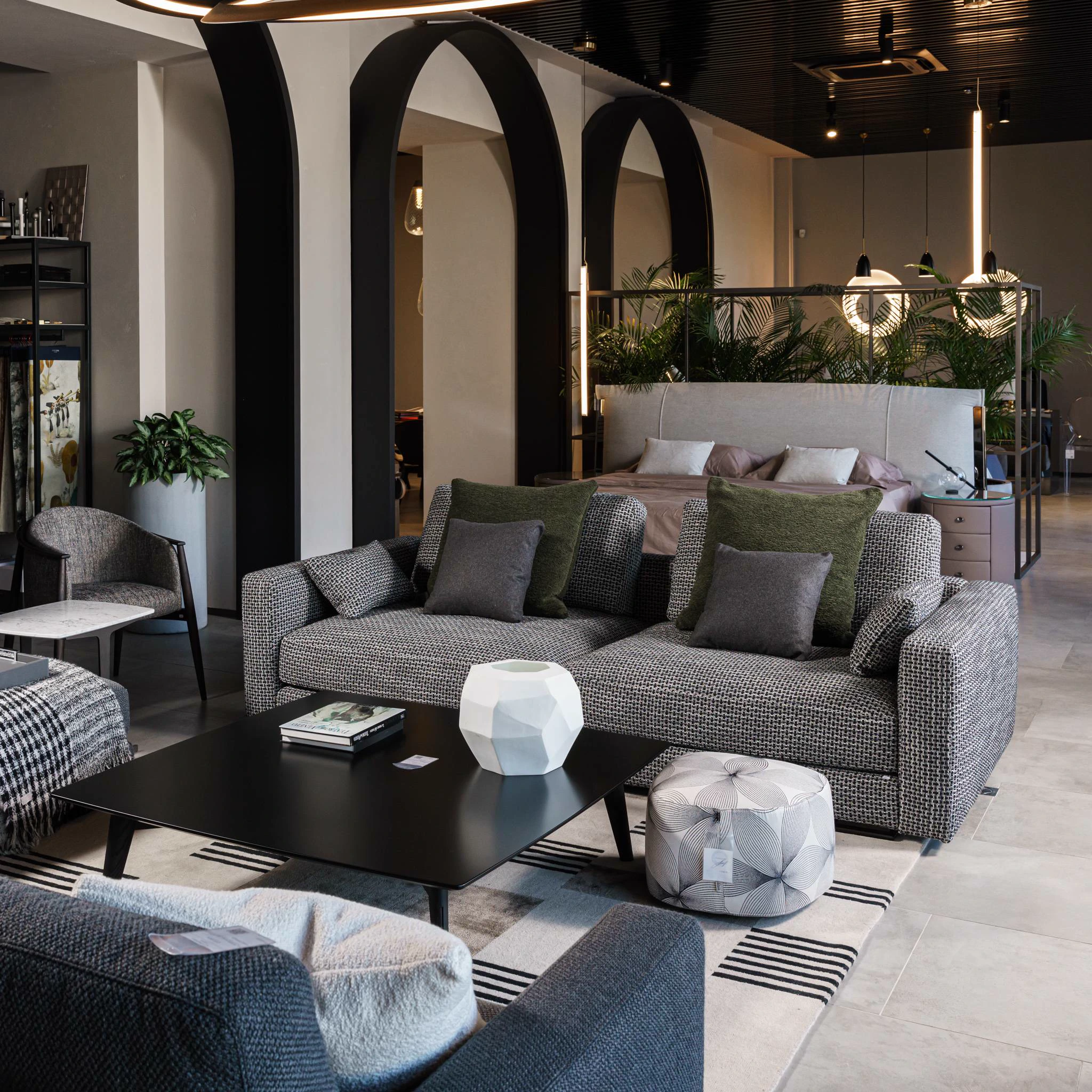 Каркас и наполнение: дерево, металл, ППУ. Современный дизайн Диван Myplace Clark 814 — Flou, кожа