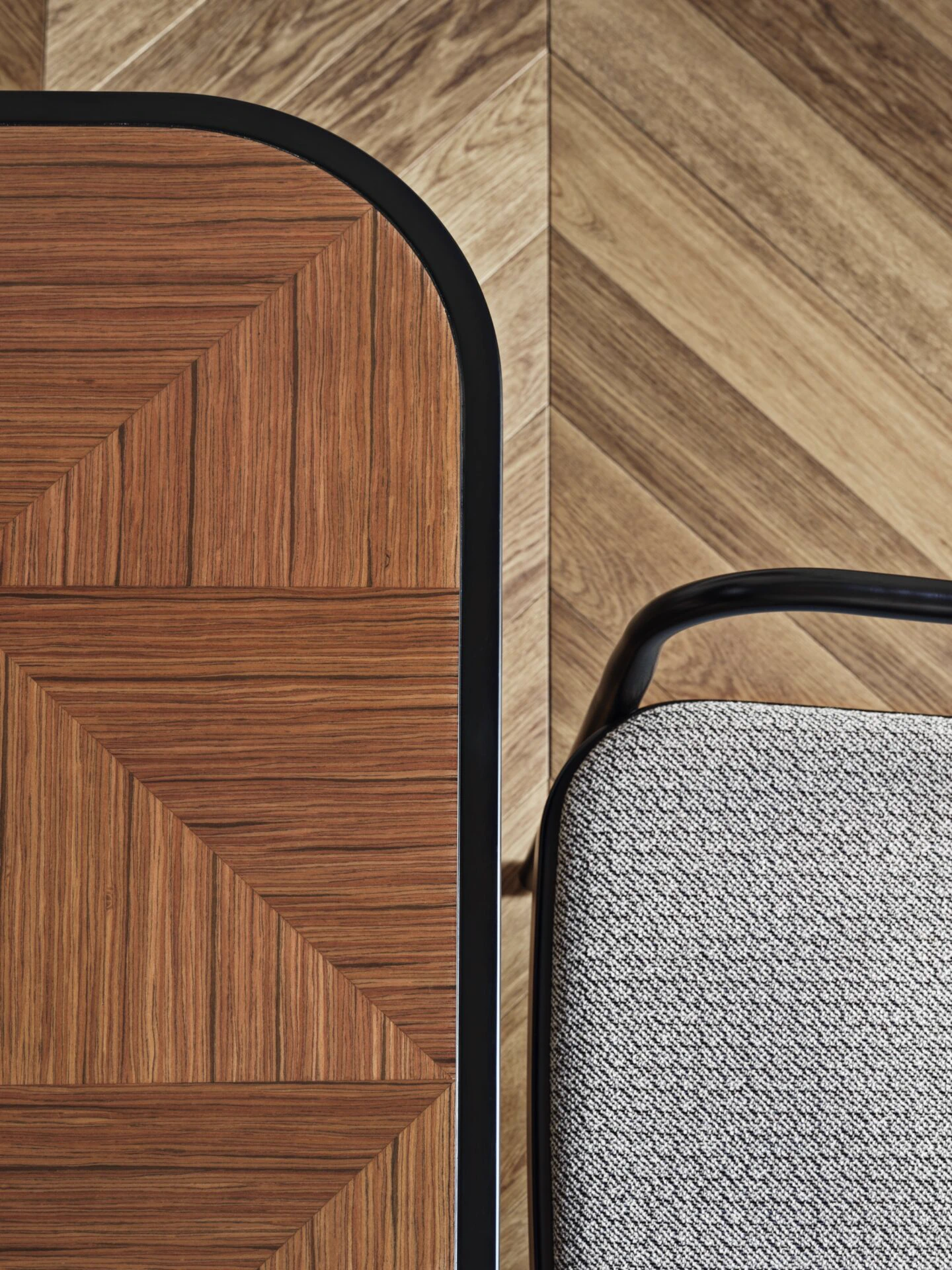 Стол Caryllon — Gebruder Thonet Vienna, дерево, фото 3
