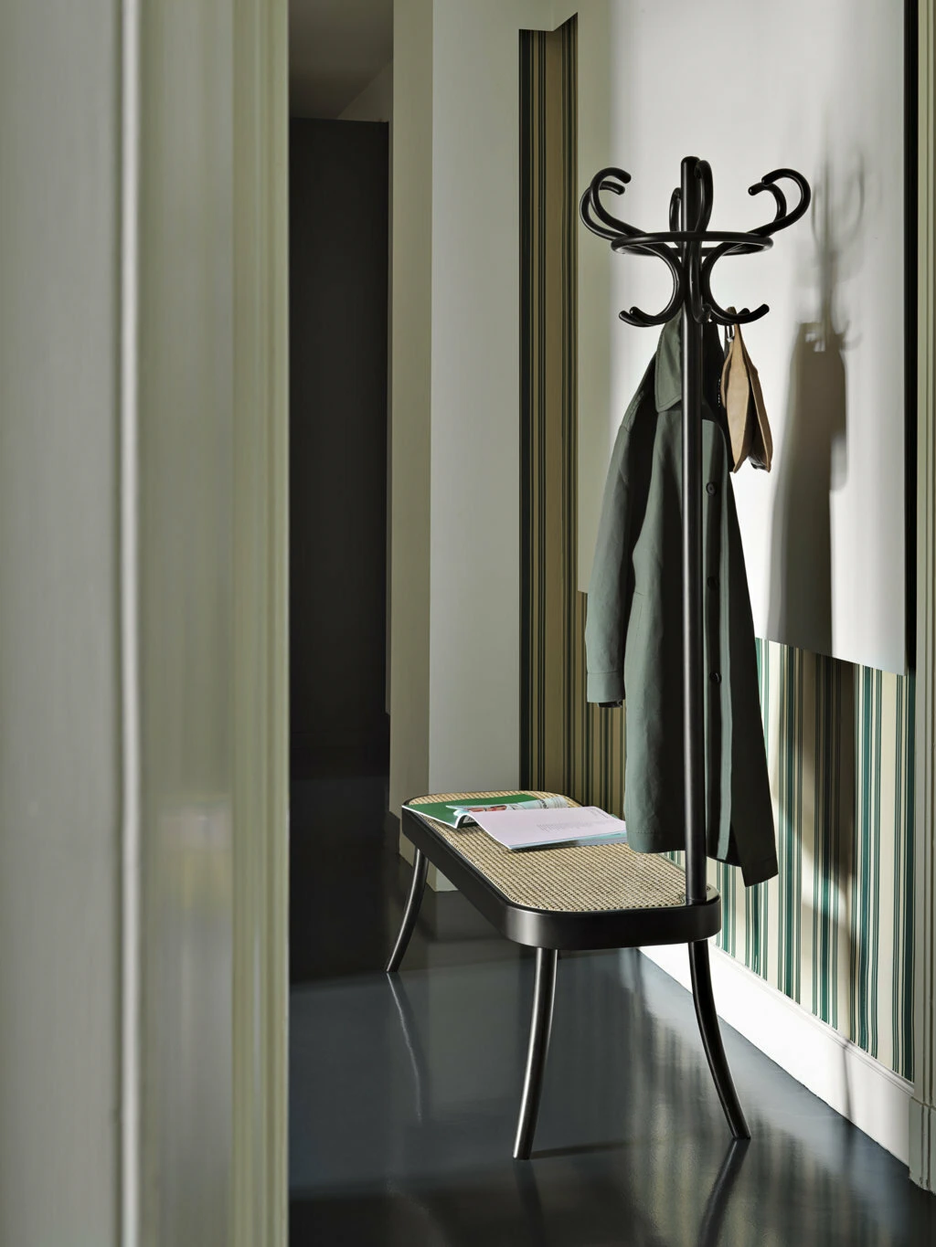 Скамья Coat Rack Bench — Gebruder Thonet Vienna, ткань, фото 5