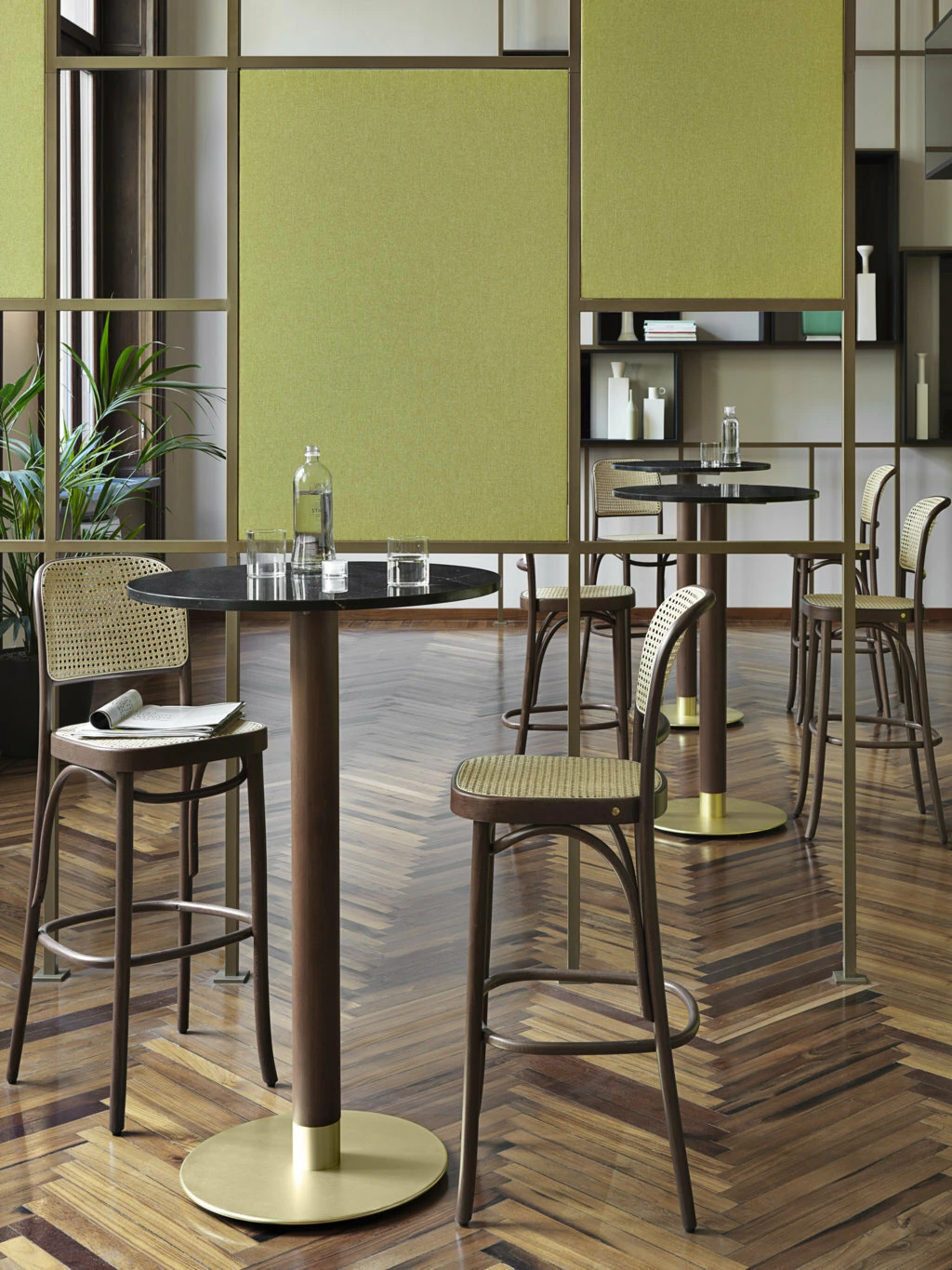 Стол Cognac — Gebruder Thonet Vienna, дерево, фото 3