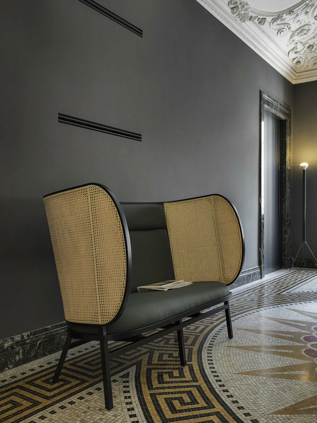 Современный дизайн Скамья Hideout Loveseat — Gebruder Thonet Vienna, ткань, фото 2
