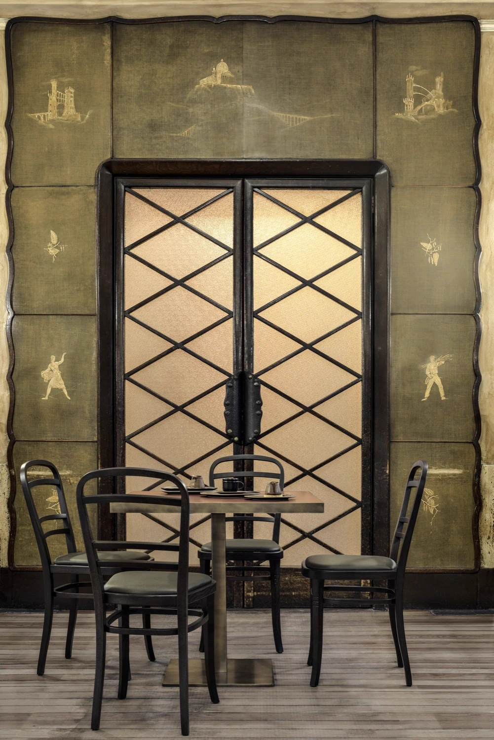 Стол Pastis — Gebruder Thonet Vienna, дерево, фото 2