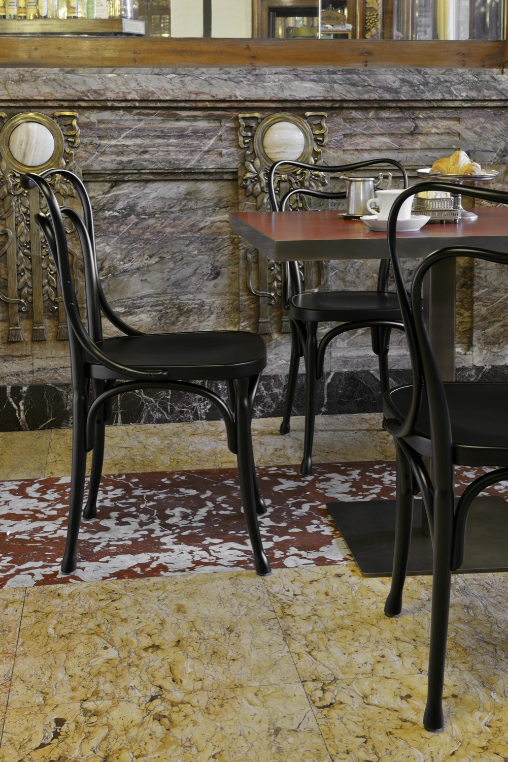 Стол Pastis — Gebruder Thonet Vienna, дерево, фото 3