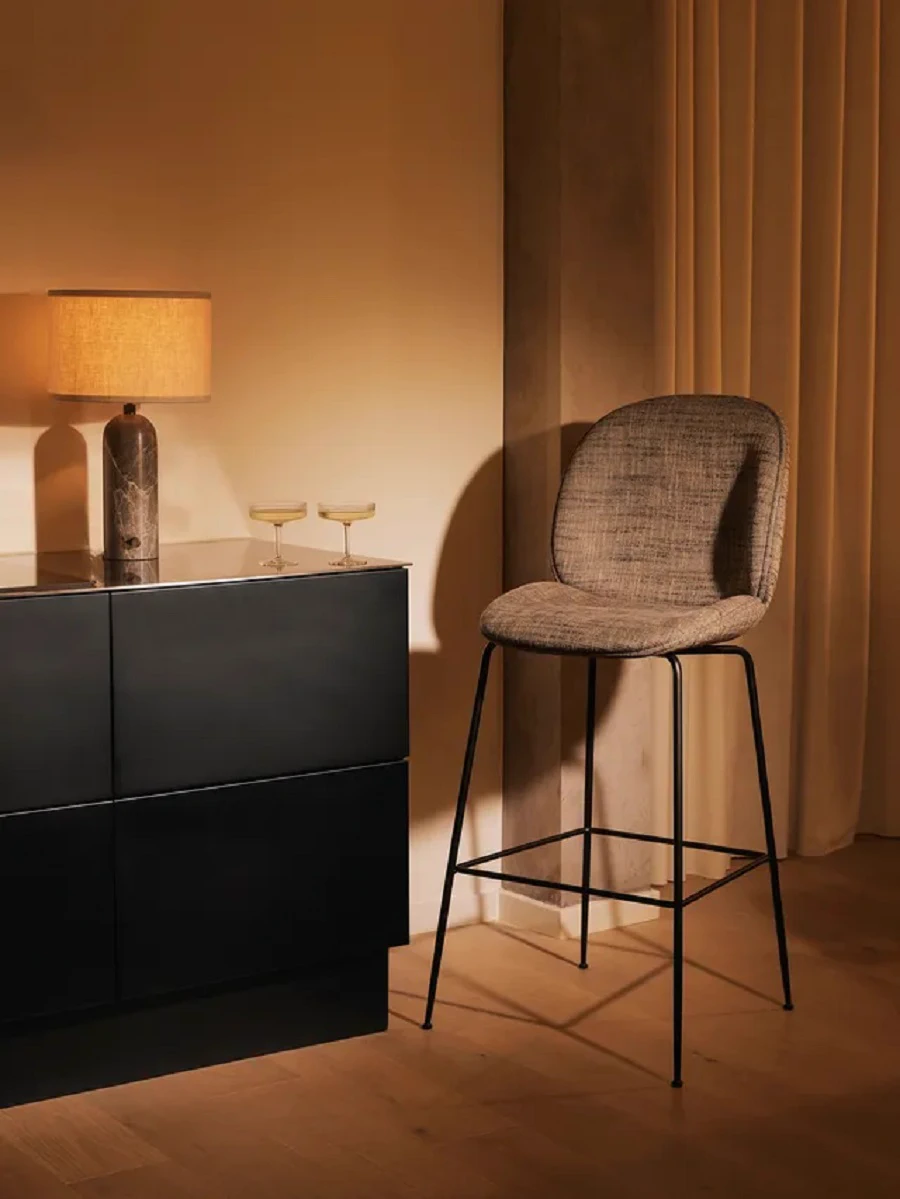 Барный стул Beetle Counter Chair — Gubi, ткань, фото 4