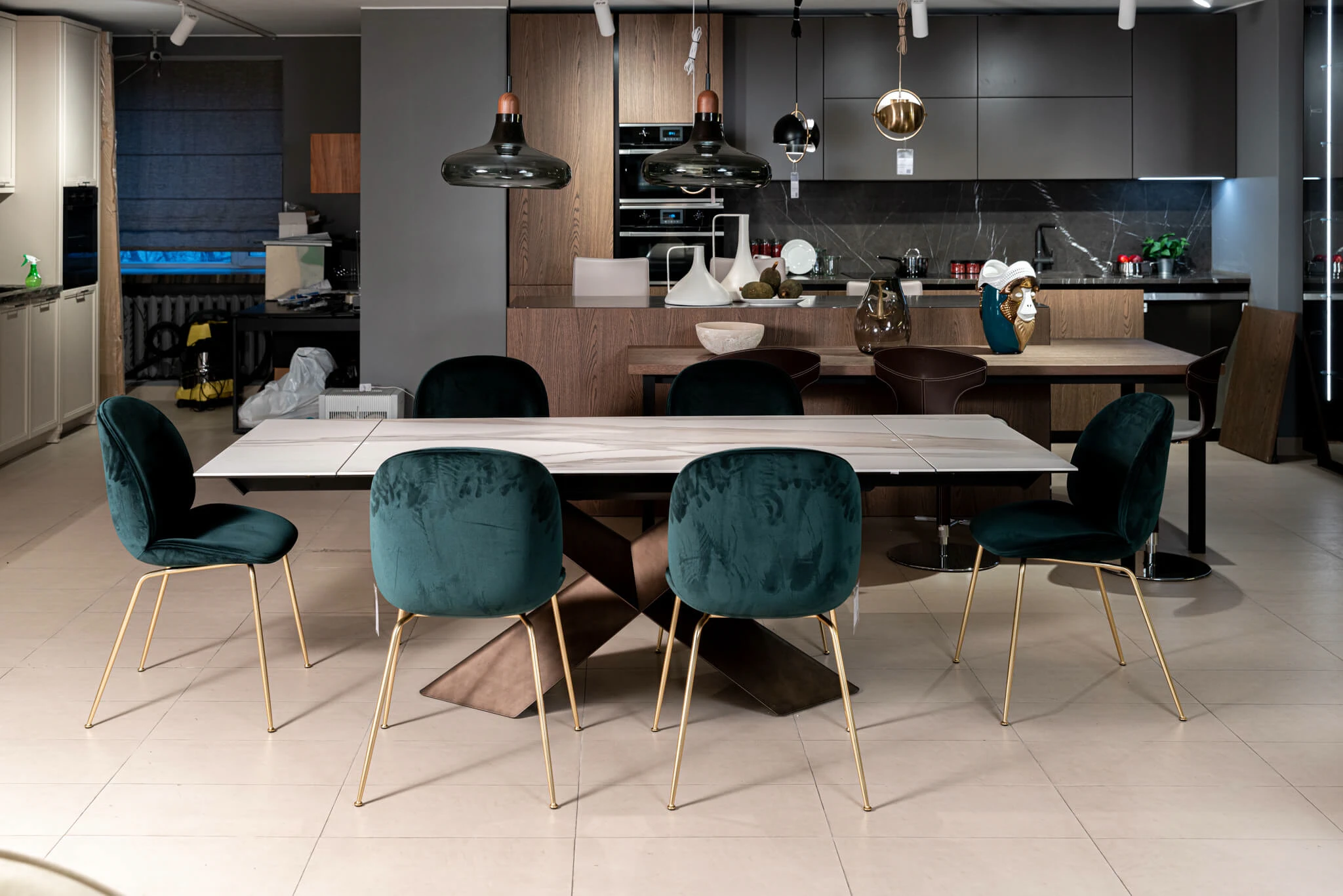 Каркас и наполнение: дерево, металл, ППУ. Современный дизайн Стул Beetle Smoky Green, Antique brass — Gubi, ткань, фото 4