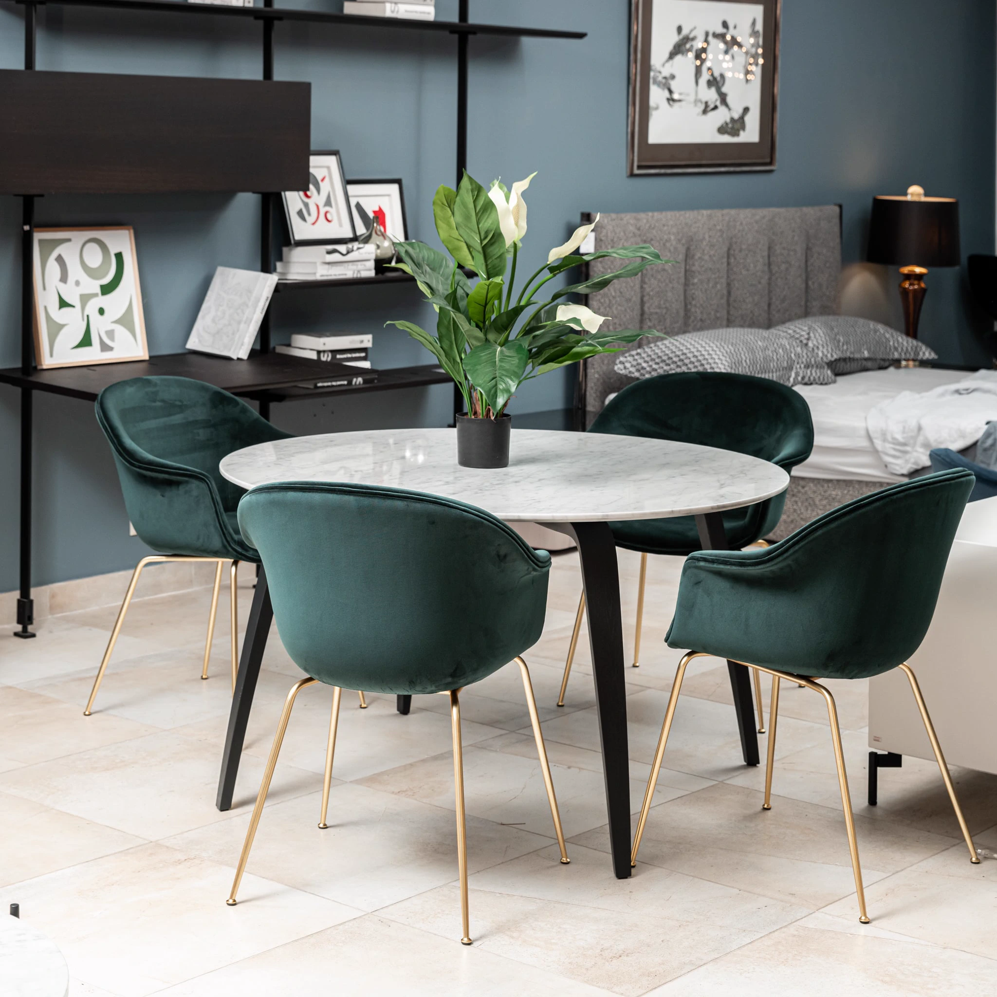 Стол GUBI Black Ash, Carrara — Gubi, мрамор