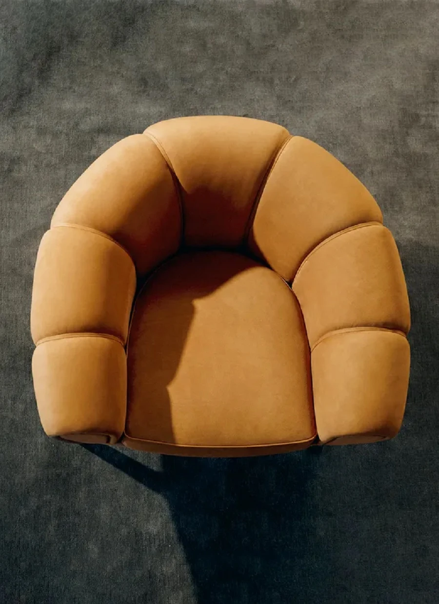 Кресло Croissant Lounge Chair — Gubi, кожа, фото 3