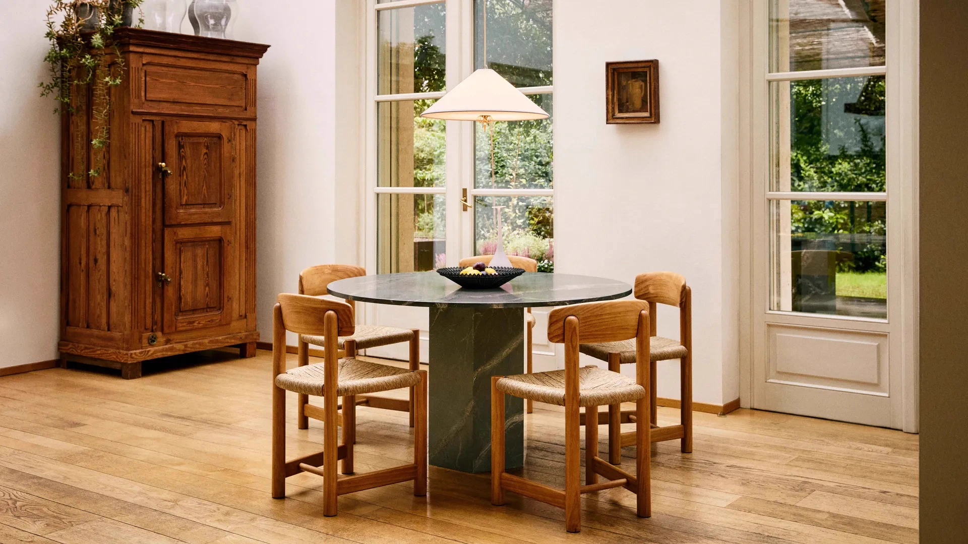 Каркас и наполнение: дерево. Современный дизайн Стул Daumiller Side Chair — Gubi, дерево, фото 5