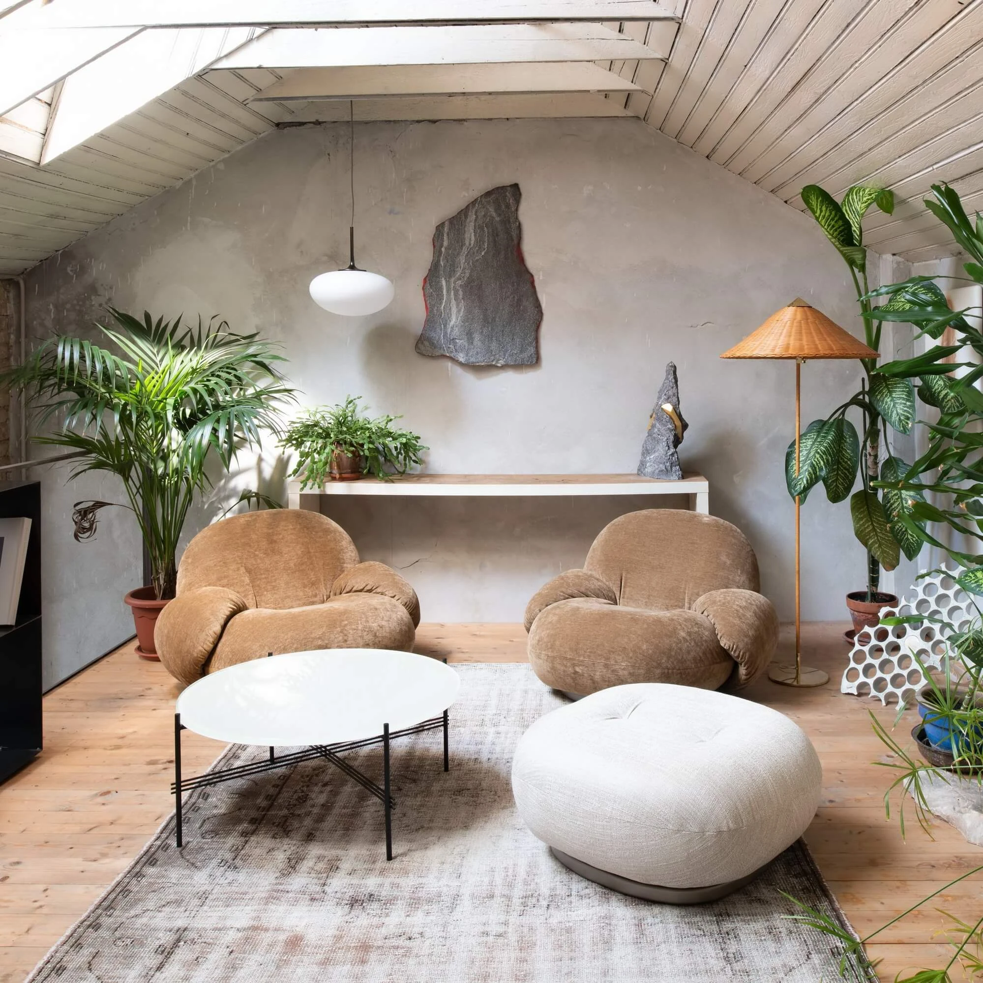 Кресло Pacha Lounge with armrest — Gubi, ткань