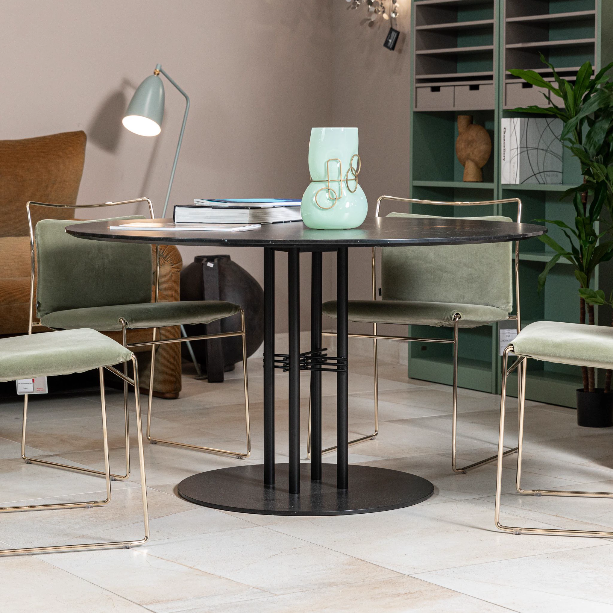 Стол TS Black Marquina Marble — Gubi, мрамор