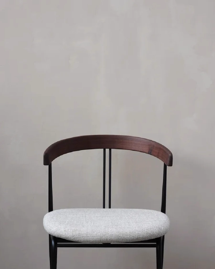 Каркас и наполнение: дерево, металл. Современный дизайн Стул Violin Dining Chair — Gubi, ткань, фото 4