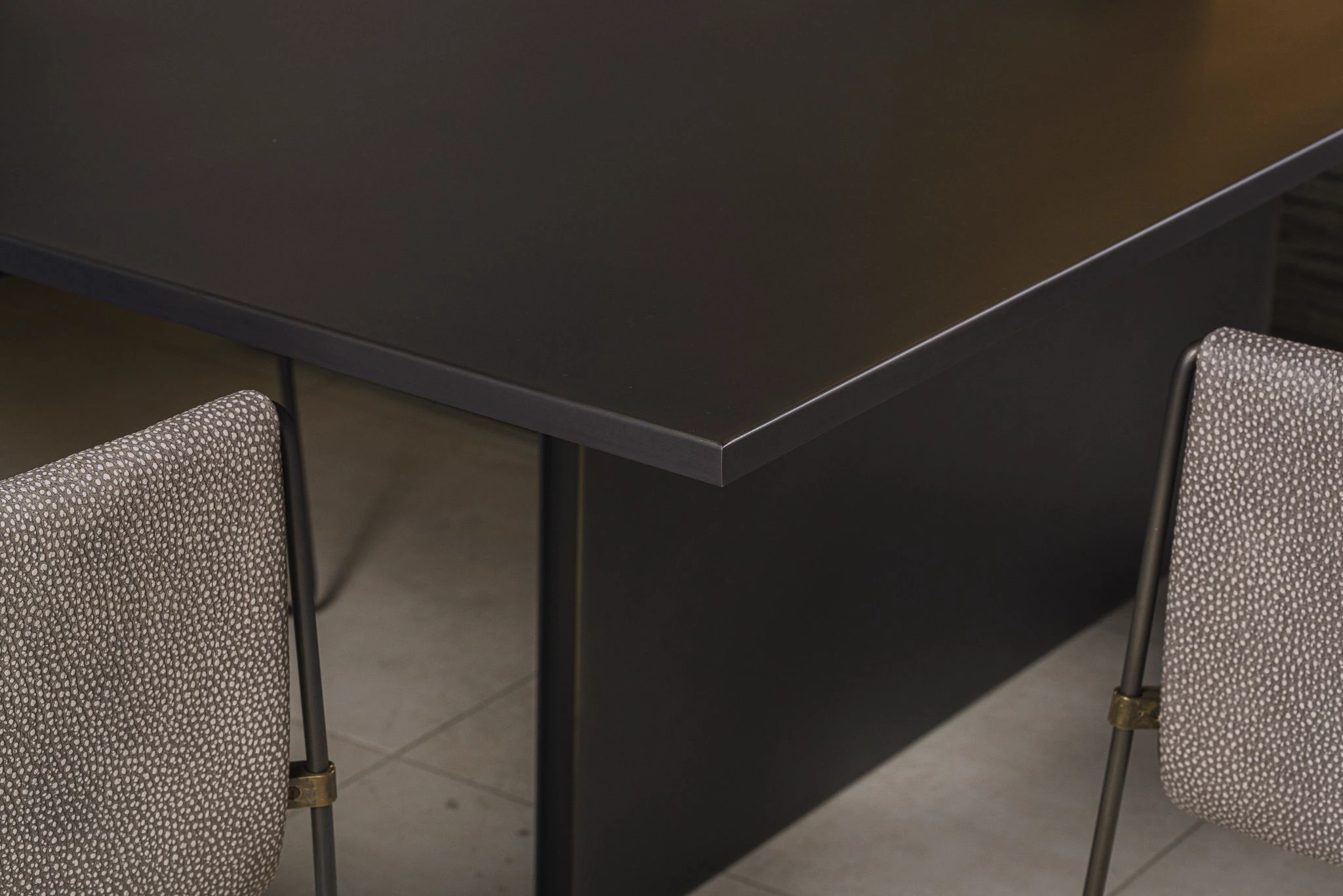 Стол Ted Black burnished — Henge, металл, фото 4